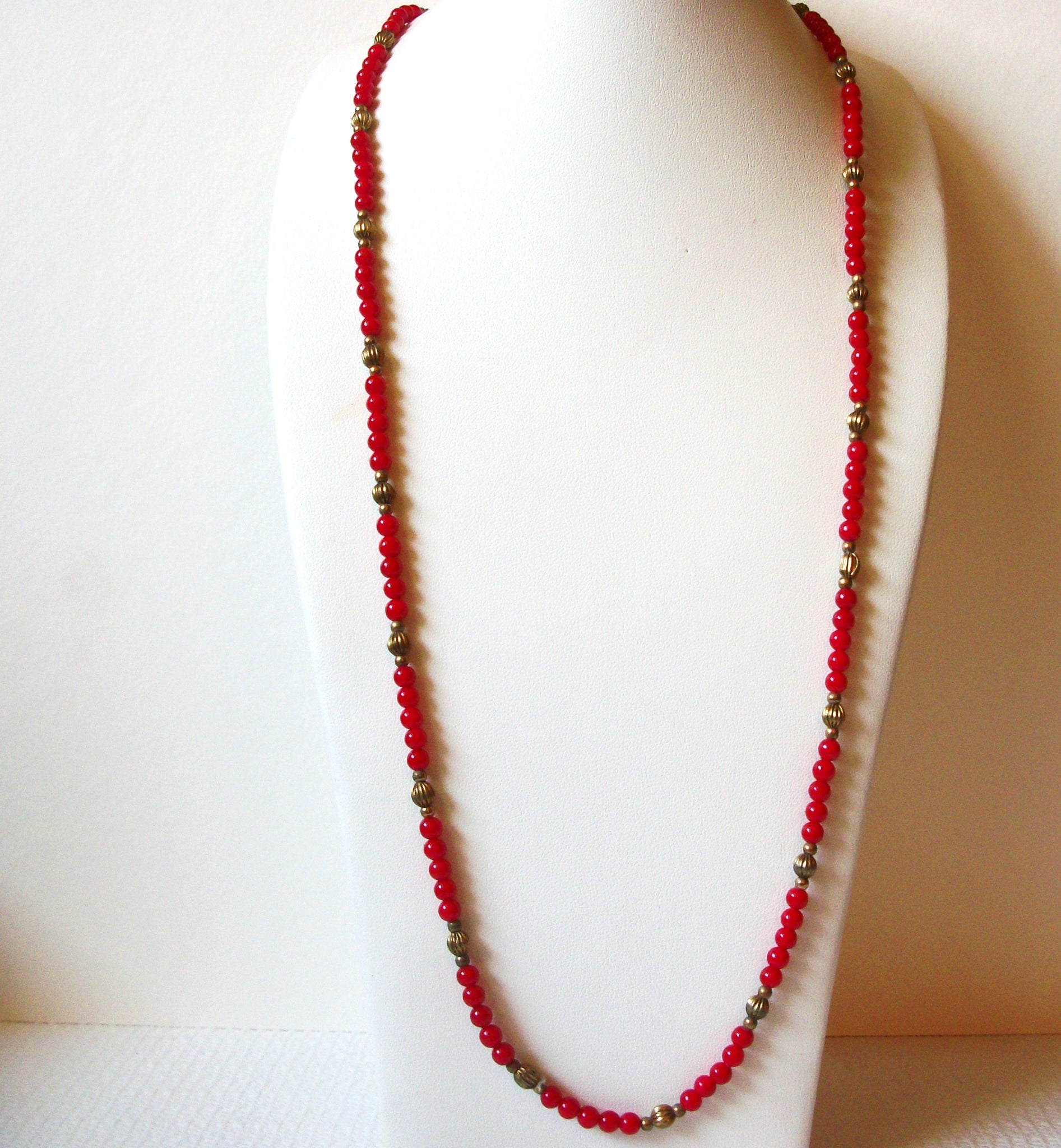 Vintage Red Czech Glass Gold Tone Beads Necklace 92220