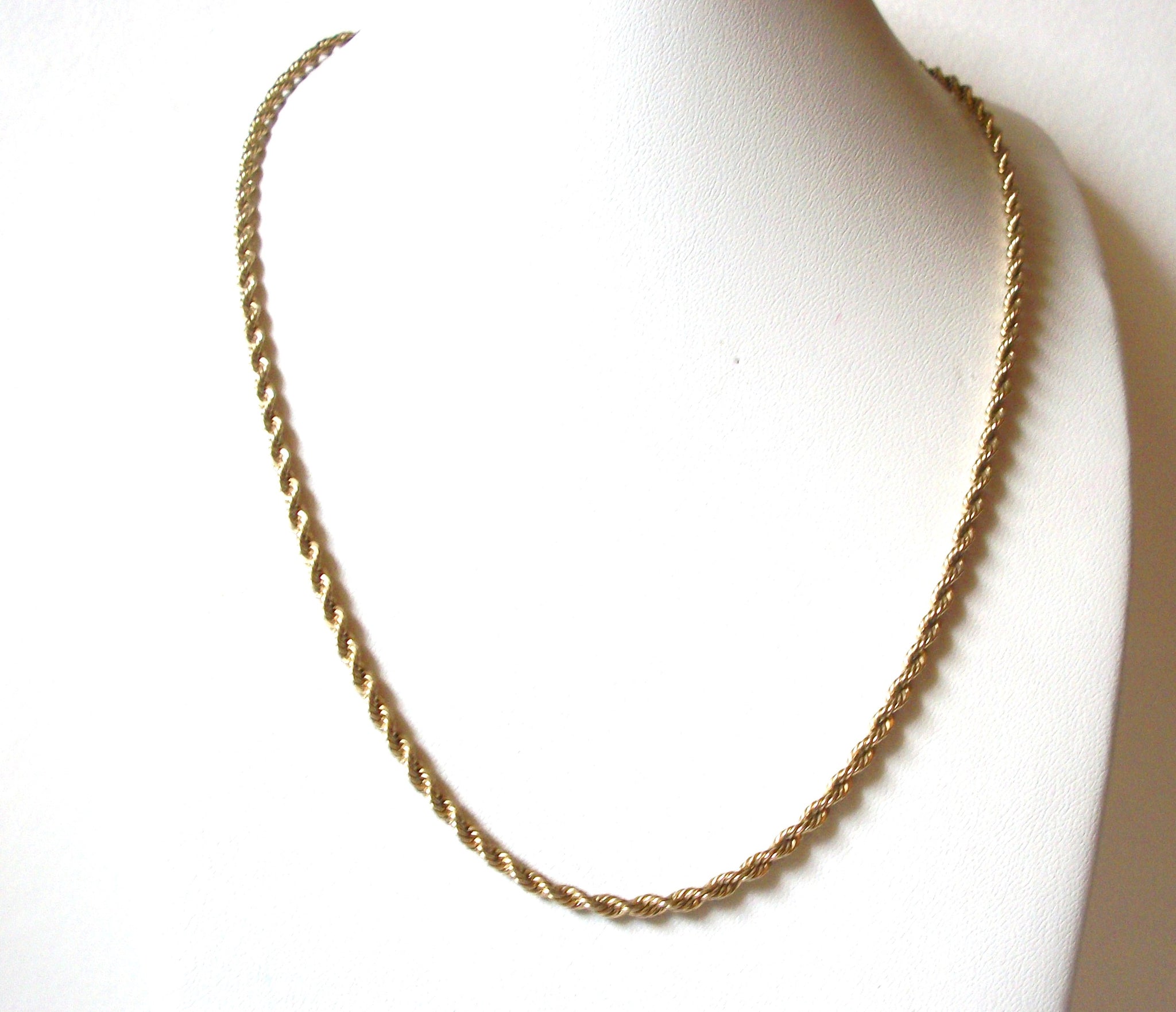 Vintage Thin Rope Gold Toned Necklace 92220