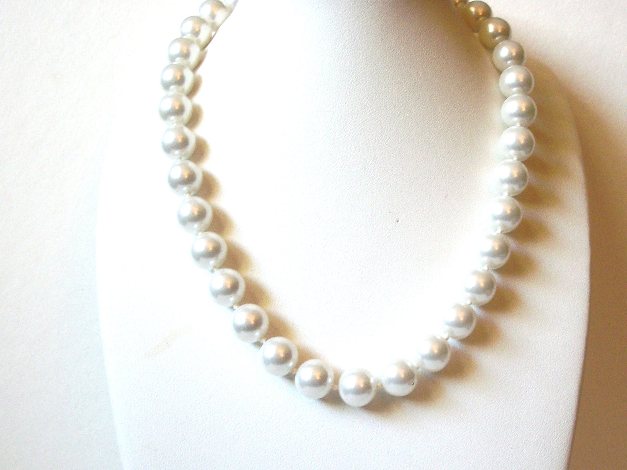 Vintage Glass Pearls Necklace 92320