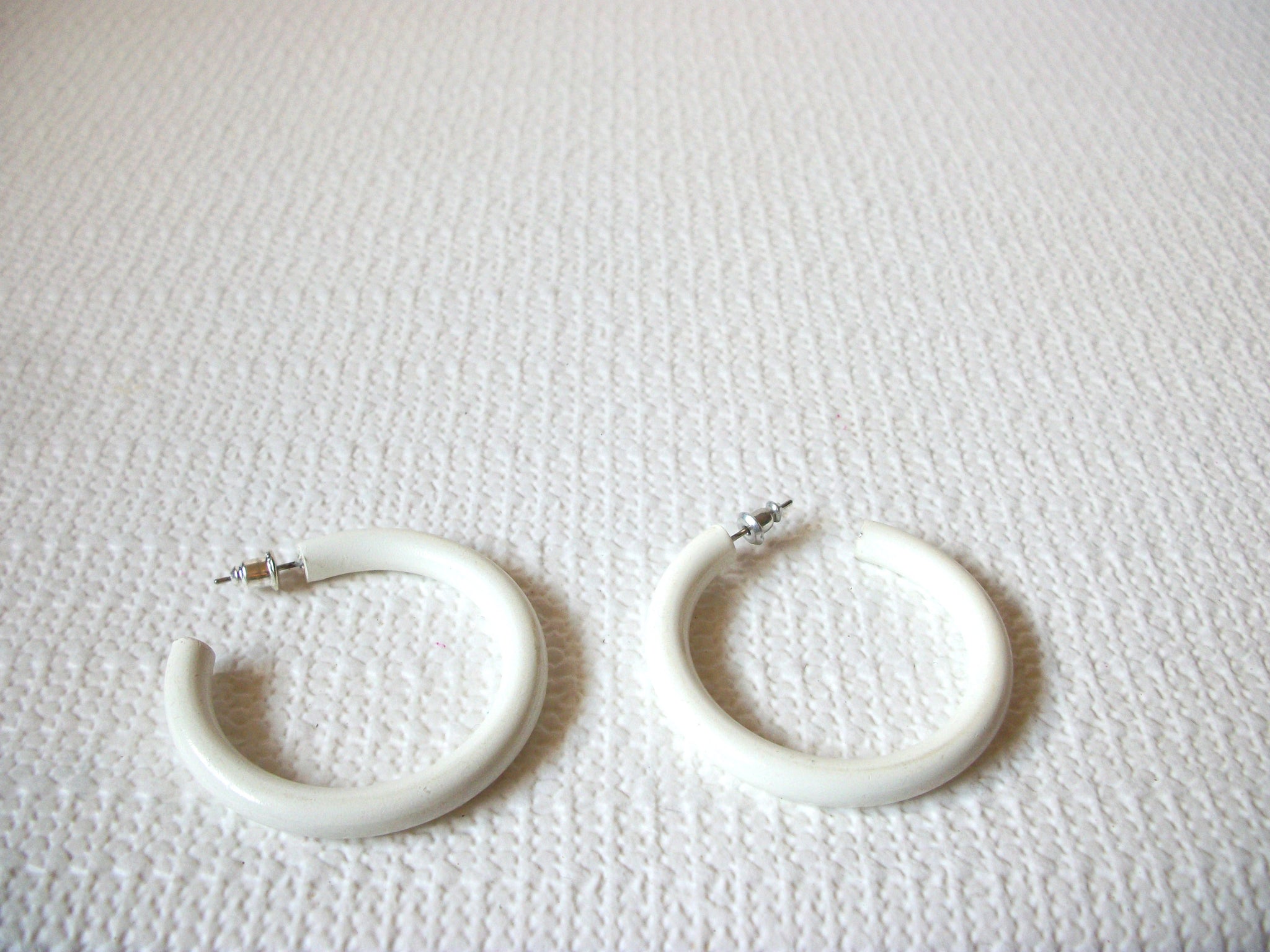 Retro 70s Large White Hoop Earrings 92420