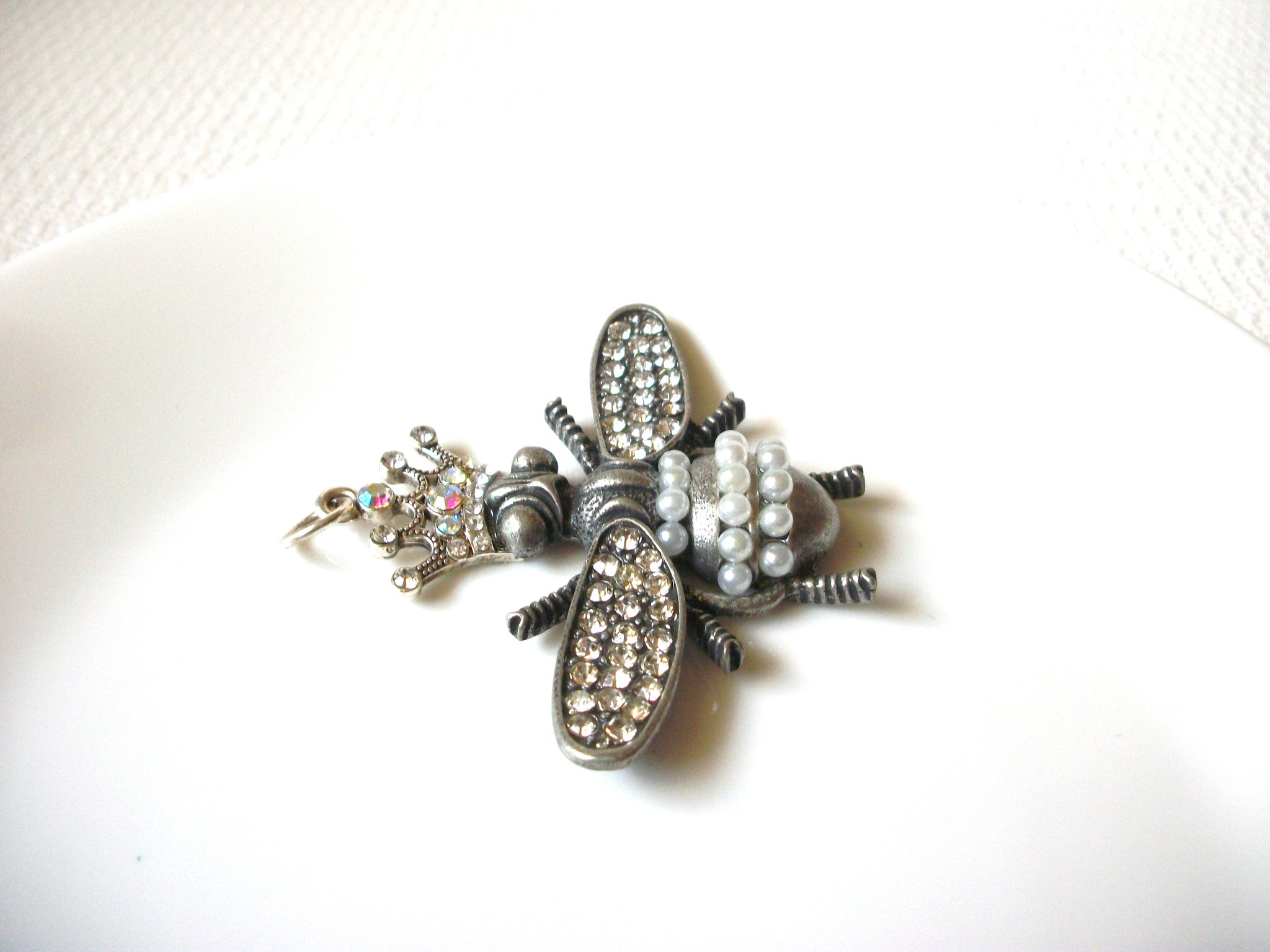 Vintage Pearl Queen Bee Pendant 92420