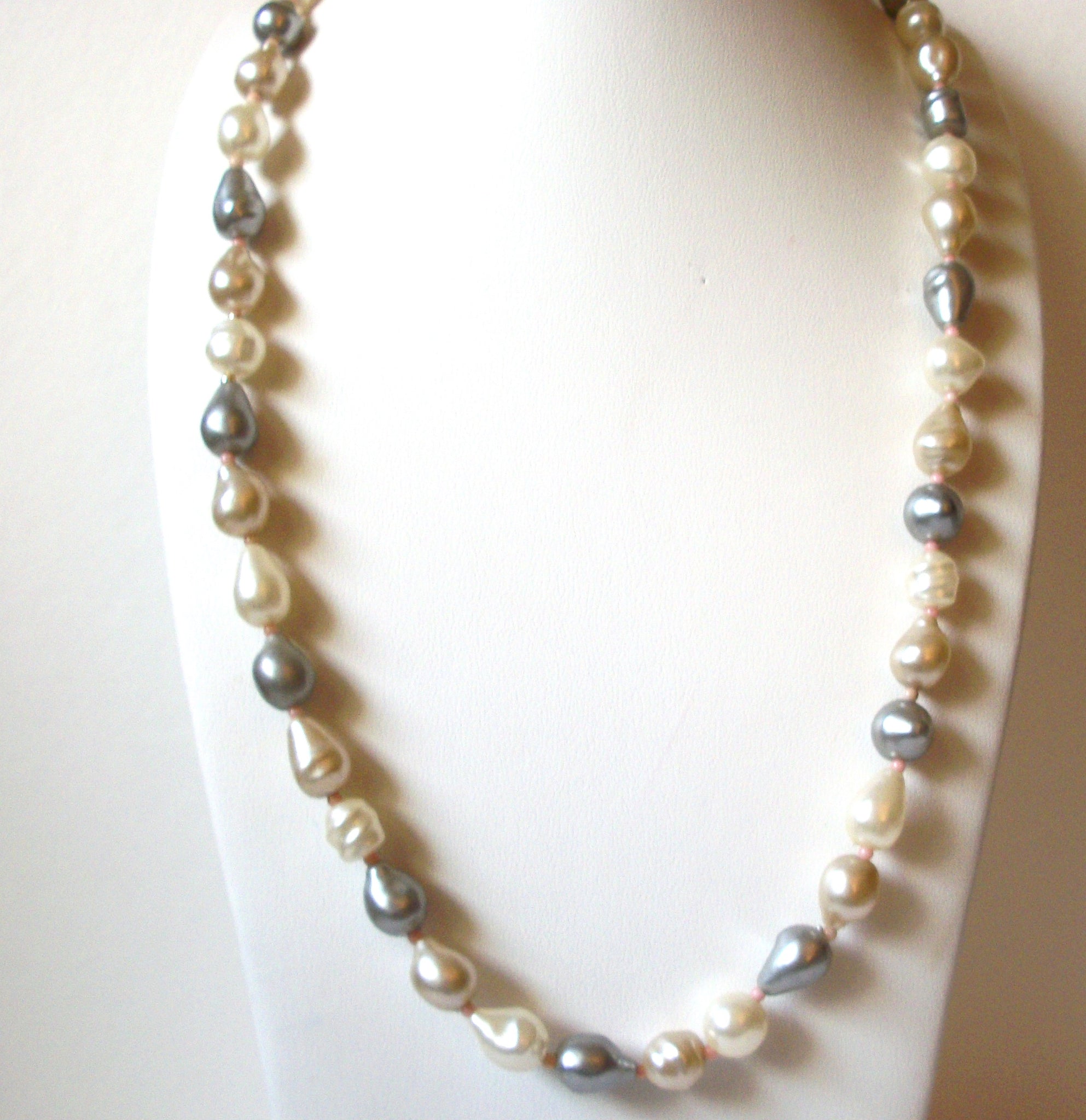 Vintage Faux Pearl Necklace 92720