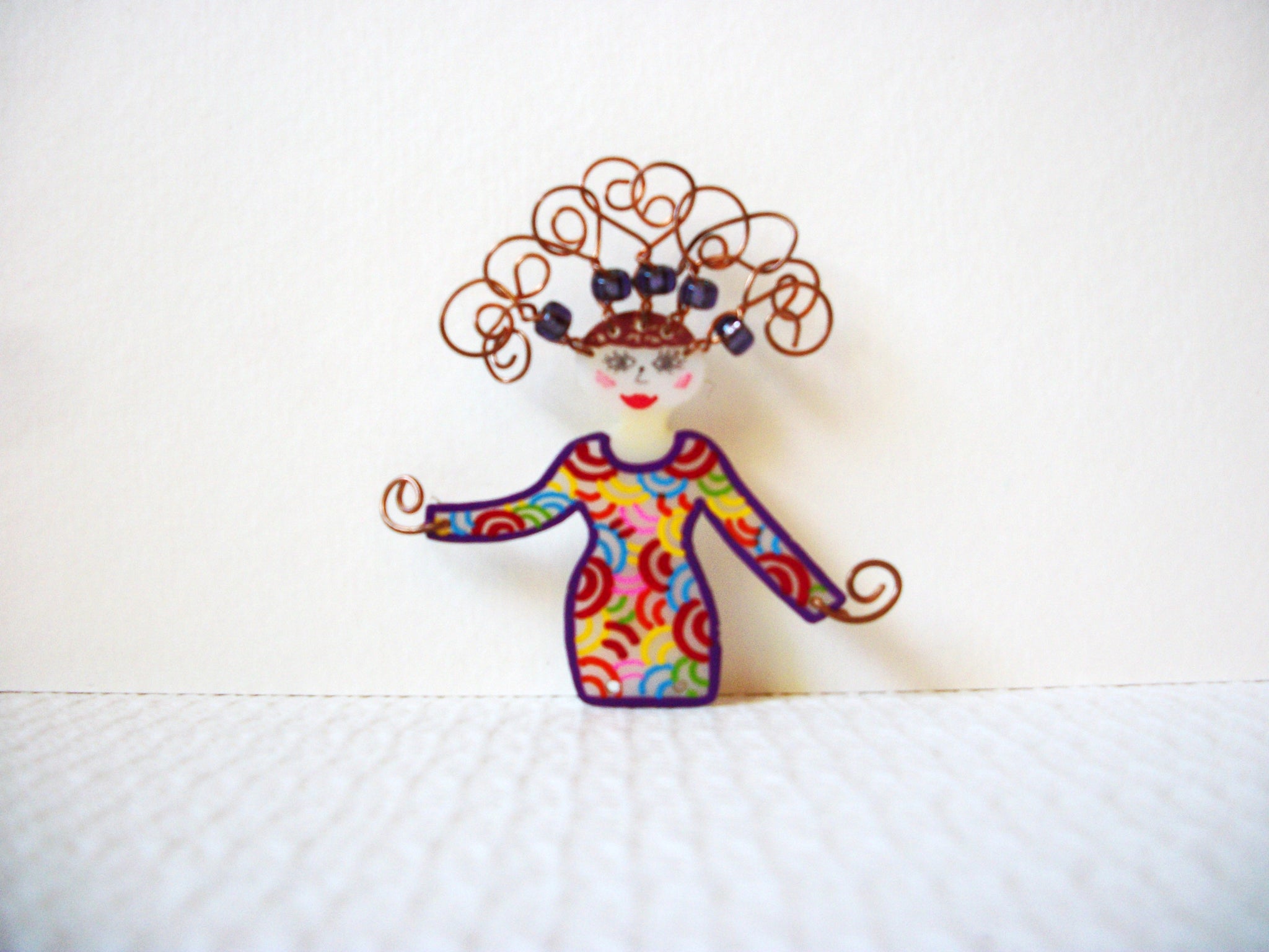 Retro Lady Hand Wired Brooch Pin 92620