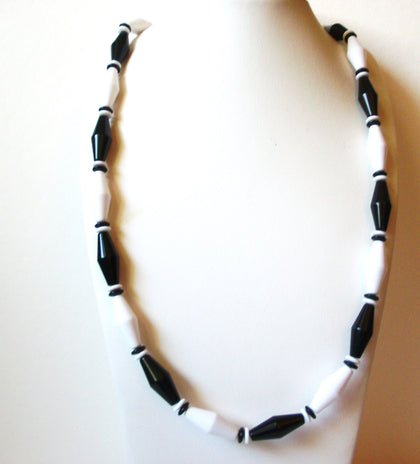 Retro Black White Necklace 92620
