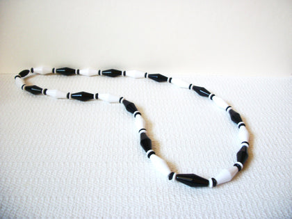 Retro Black White Necklace 92620