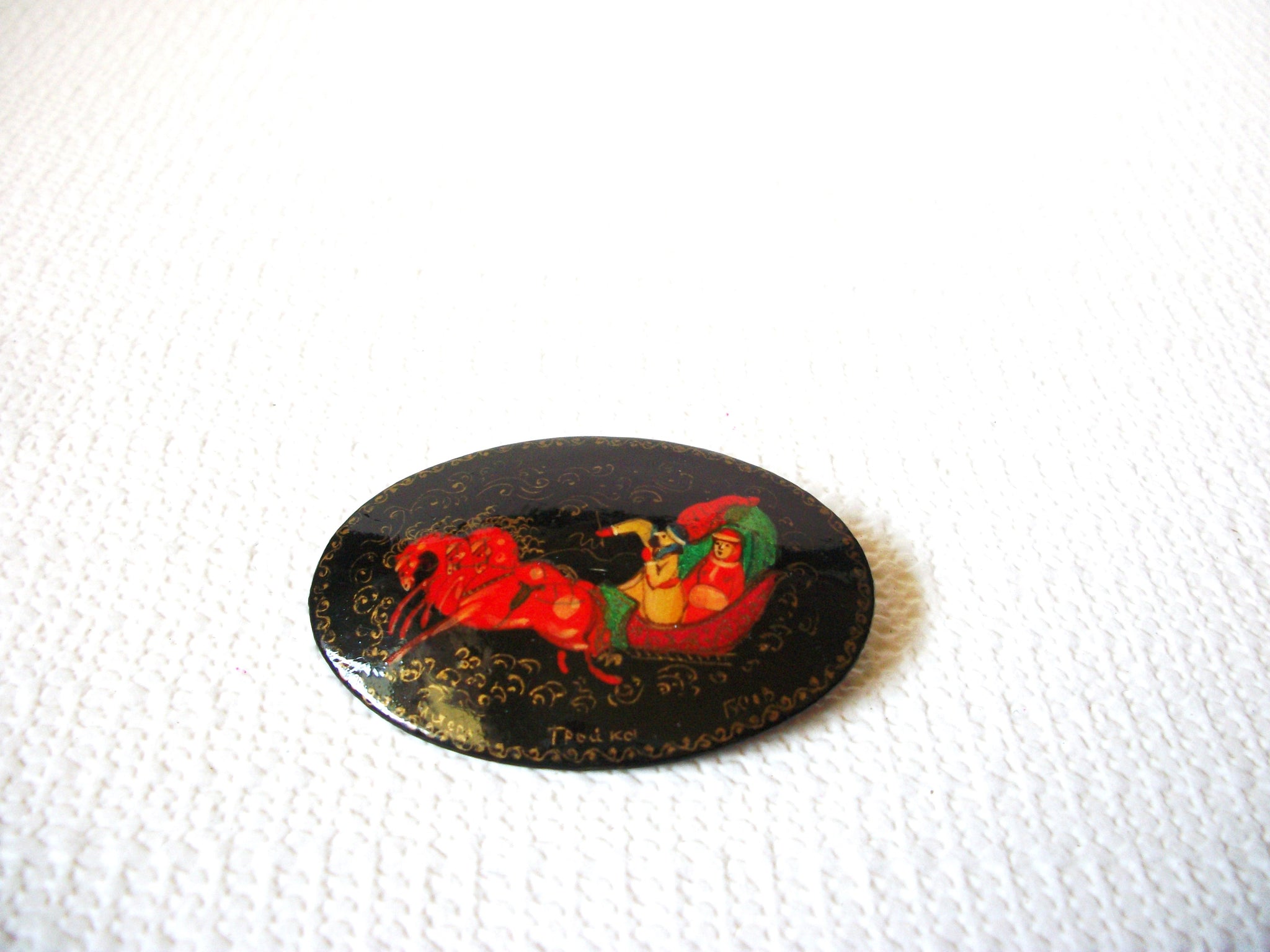 Vintage Russian Lacquered Wood Brooch Pin 92620