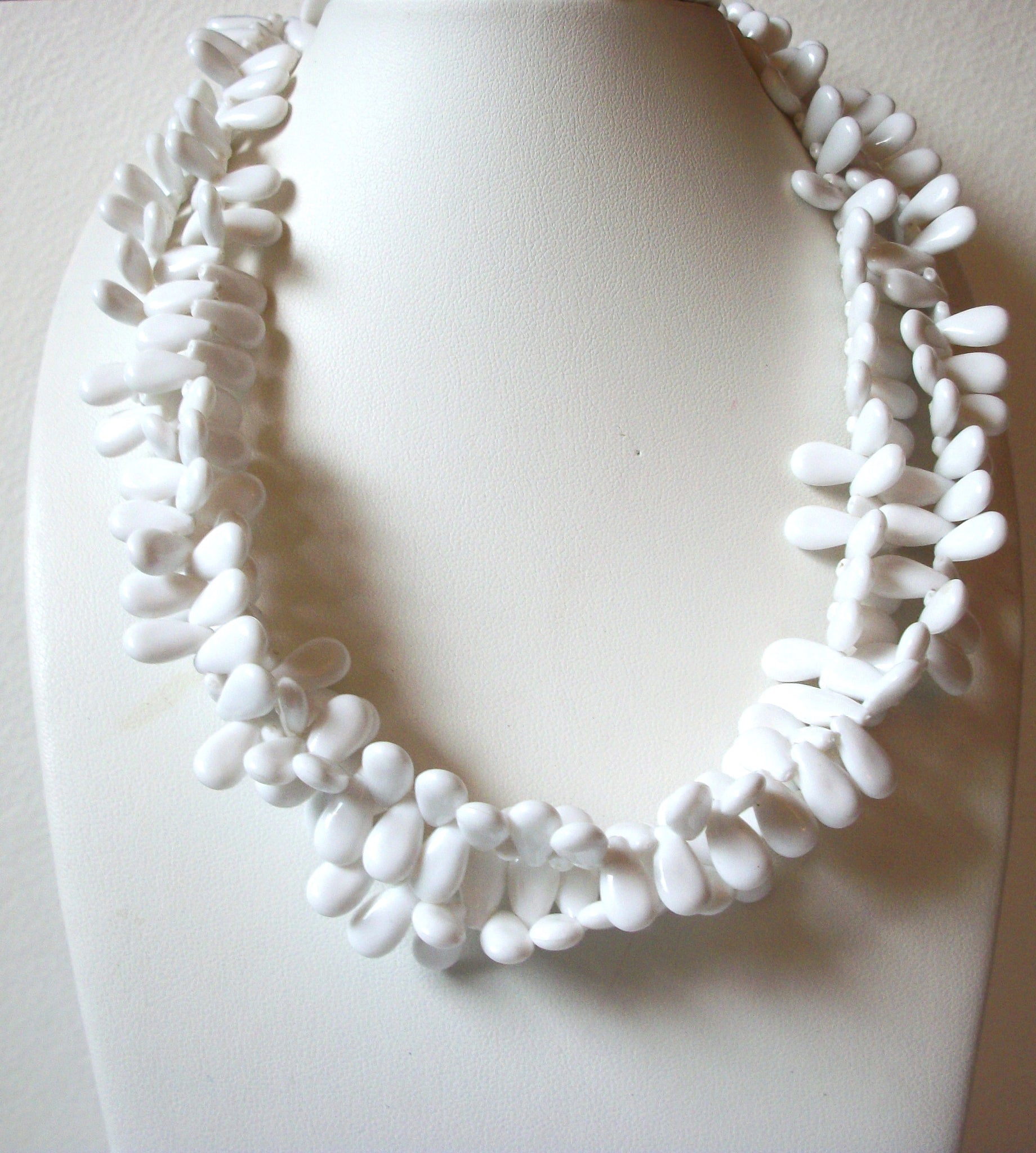 Retro White Necklace 92920