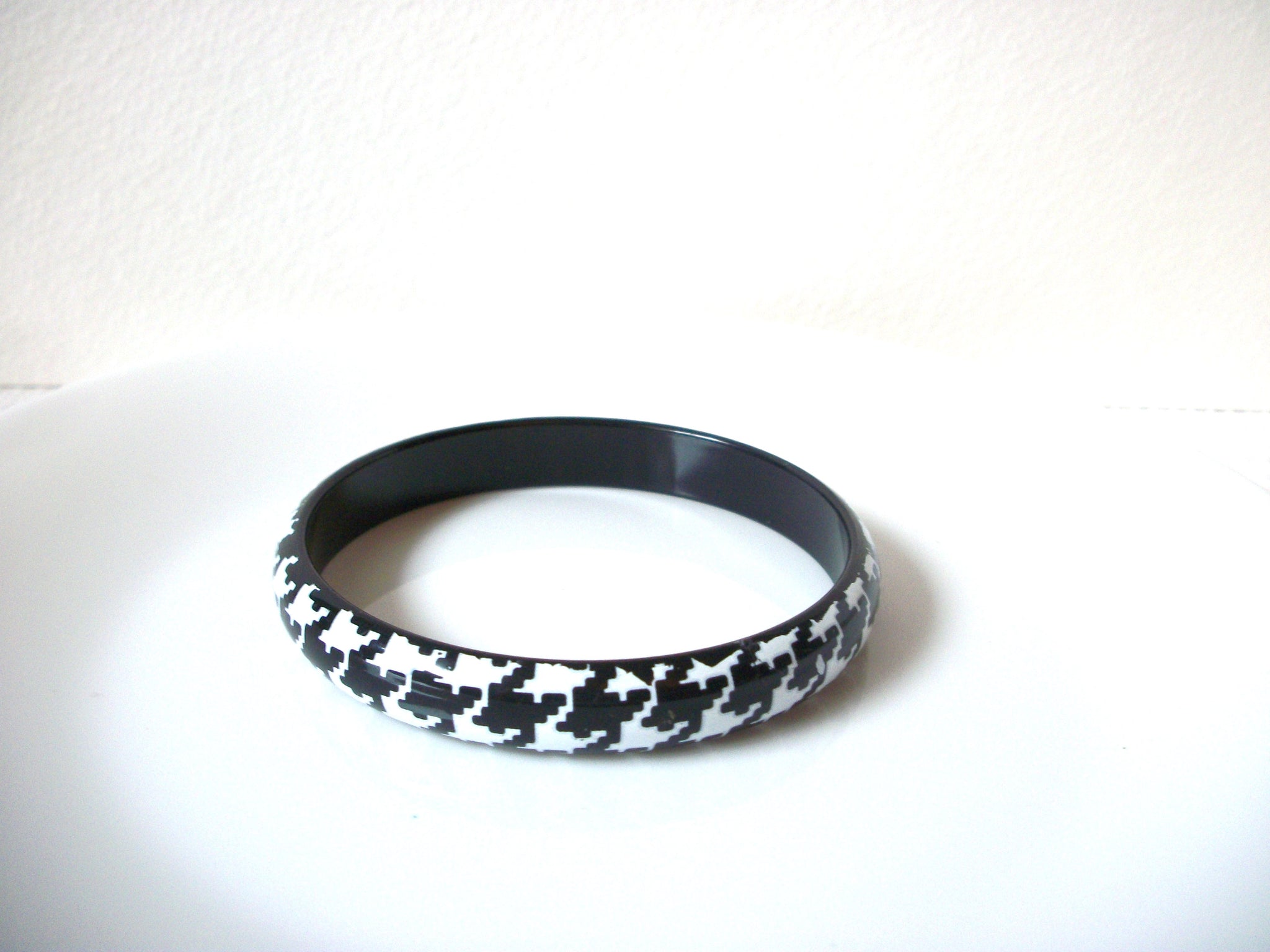 Retro Black White Bangle Bracelet 92920