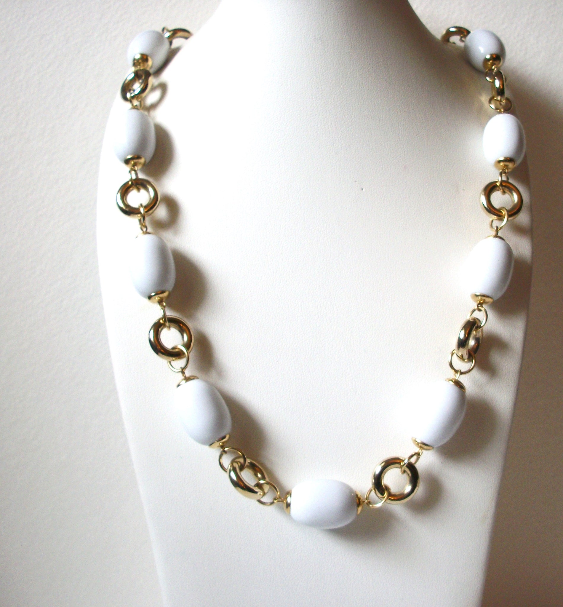 Retro Gold White Necklace 93020