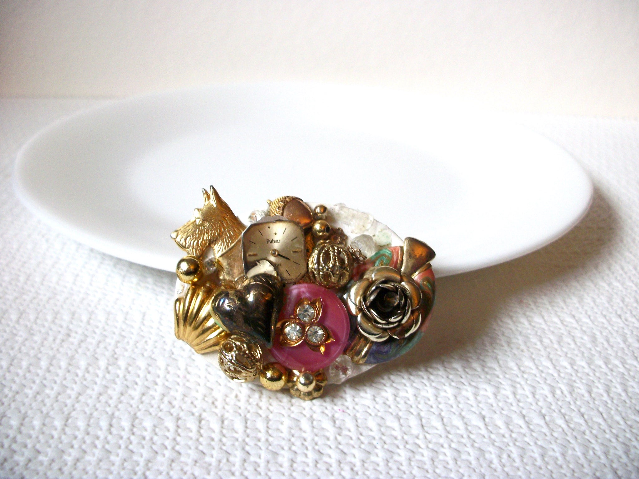 Hand Made Unknown Artist Brooch Pin 100120