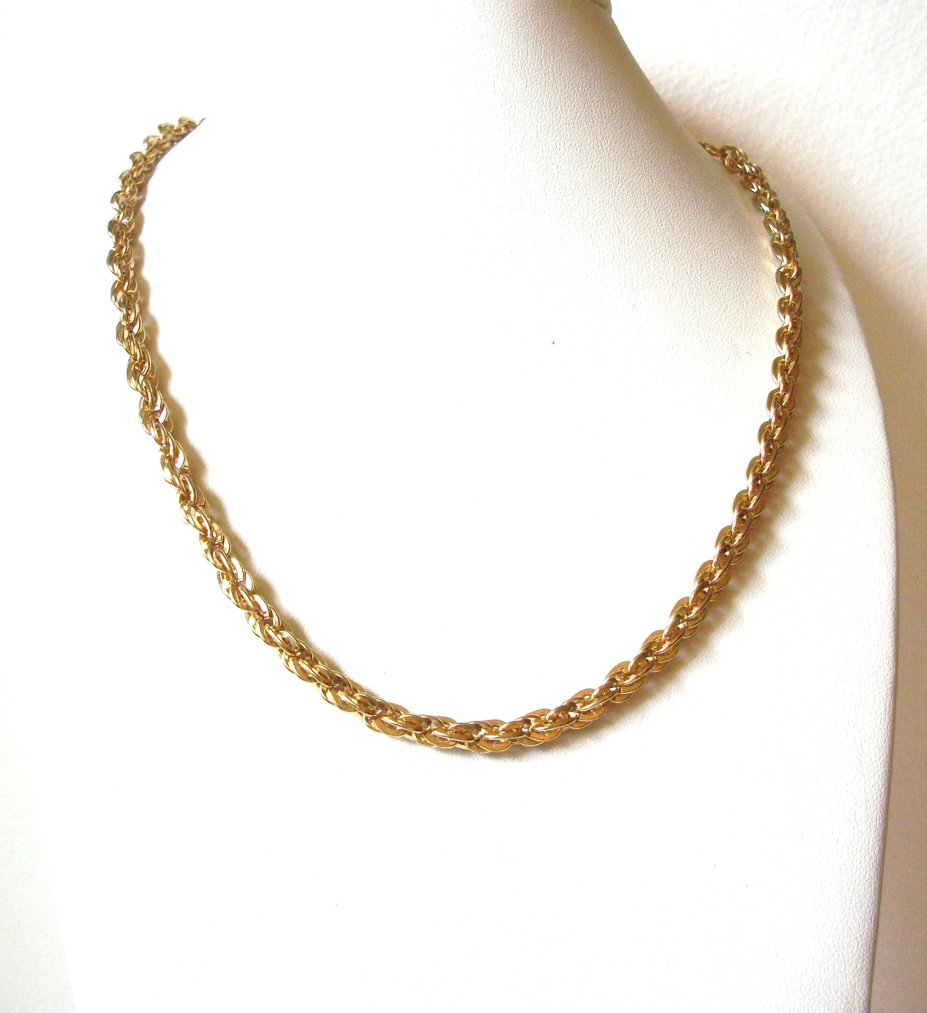 Vintage Gold Toned Links Necklace 100120