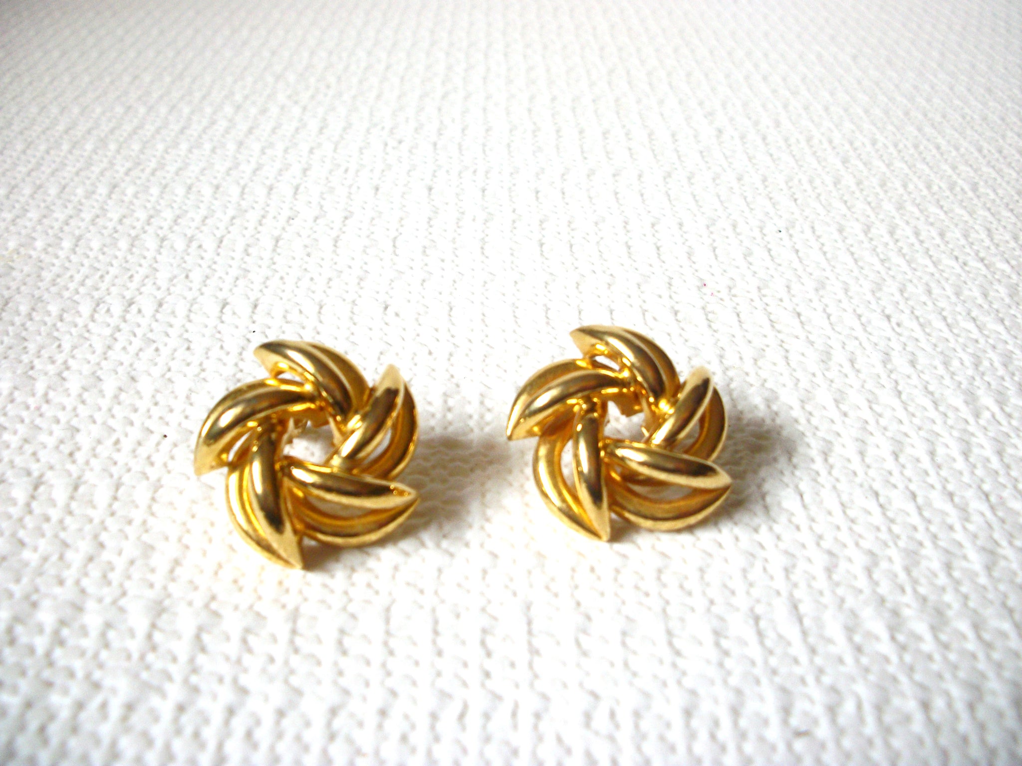 Vintage 1950s Pin Wheel Gold Toned Earrings 100220