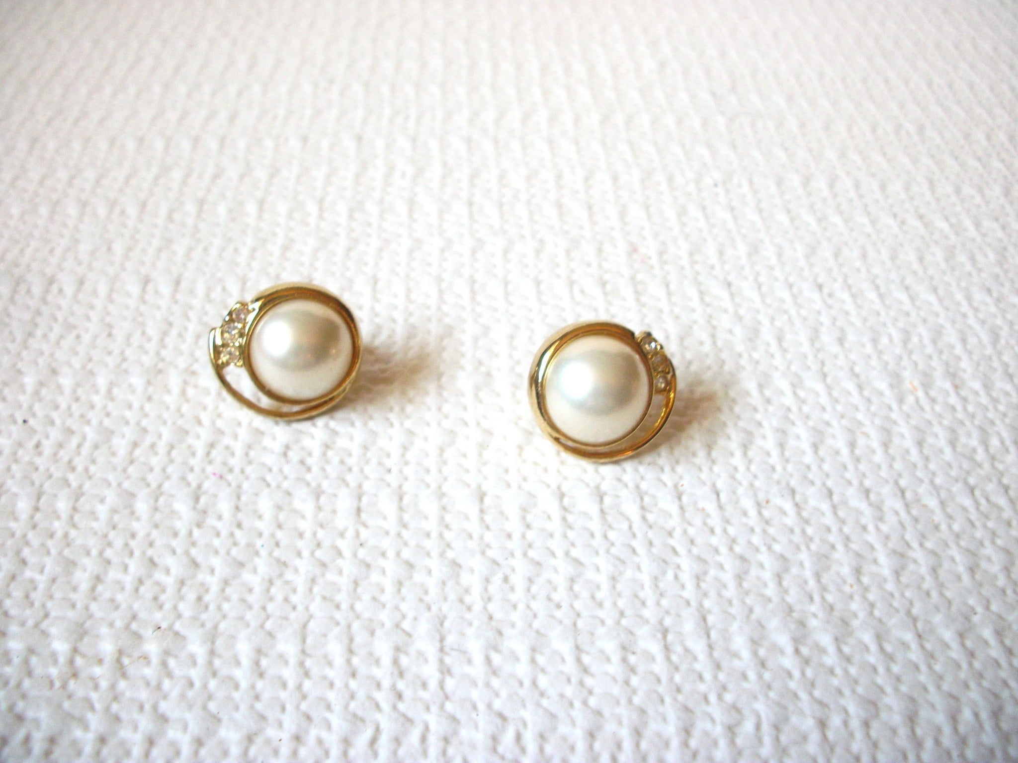 Vintage Glass Pearl Gold Toned Earrings 100220