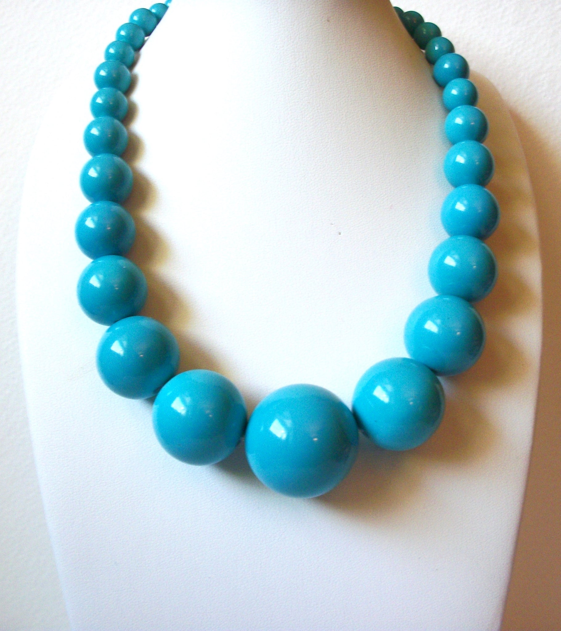 Retro Chunky Blue Necklace 100220