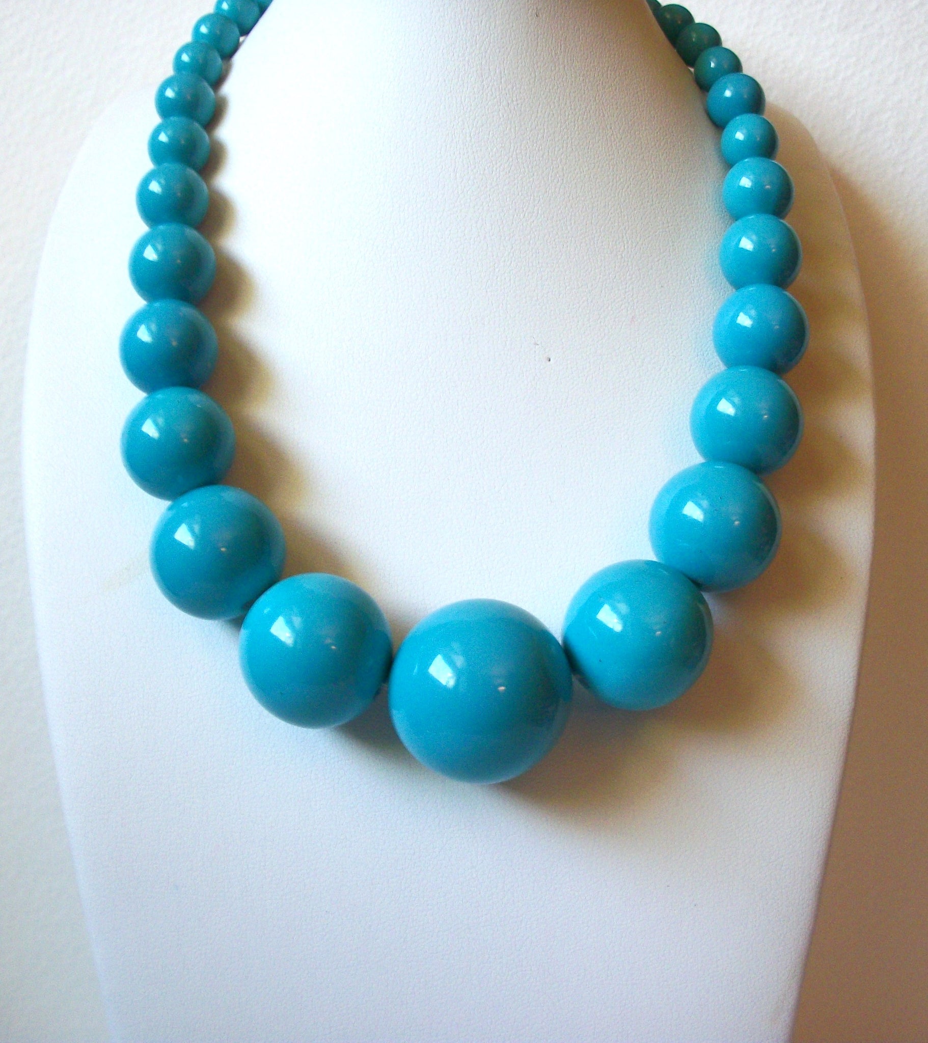 Retro Chunky Blue Necklace 100220