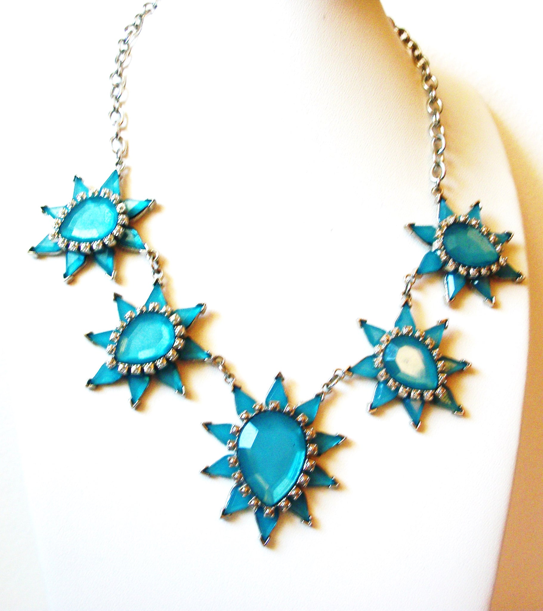 Retro Blue Moon Glow Necklace 100420