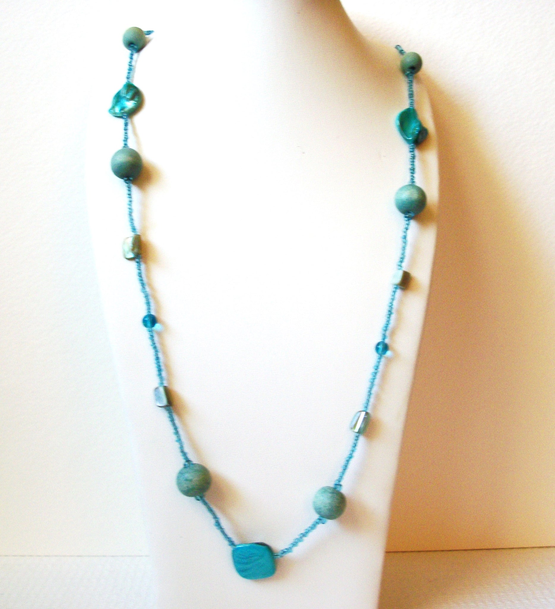 Retro Turquoise Blue Green Shell Wood Necklace 100420