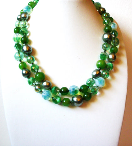 Vintage Green Glass Necklace 100620