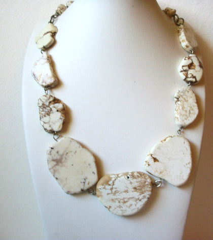 Vintage CHICO`s Creamy Tan Natural Magnesite Flat Stones Necklace 100620