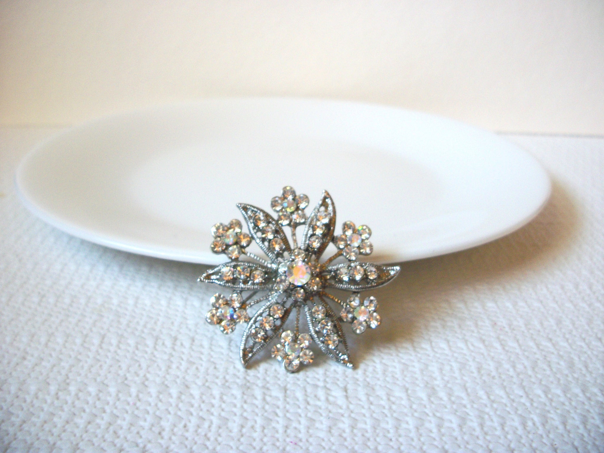 Vintage Clear Rhinestones Brooch Pin 100620