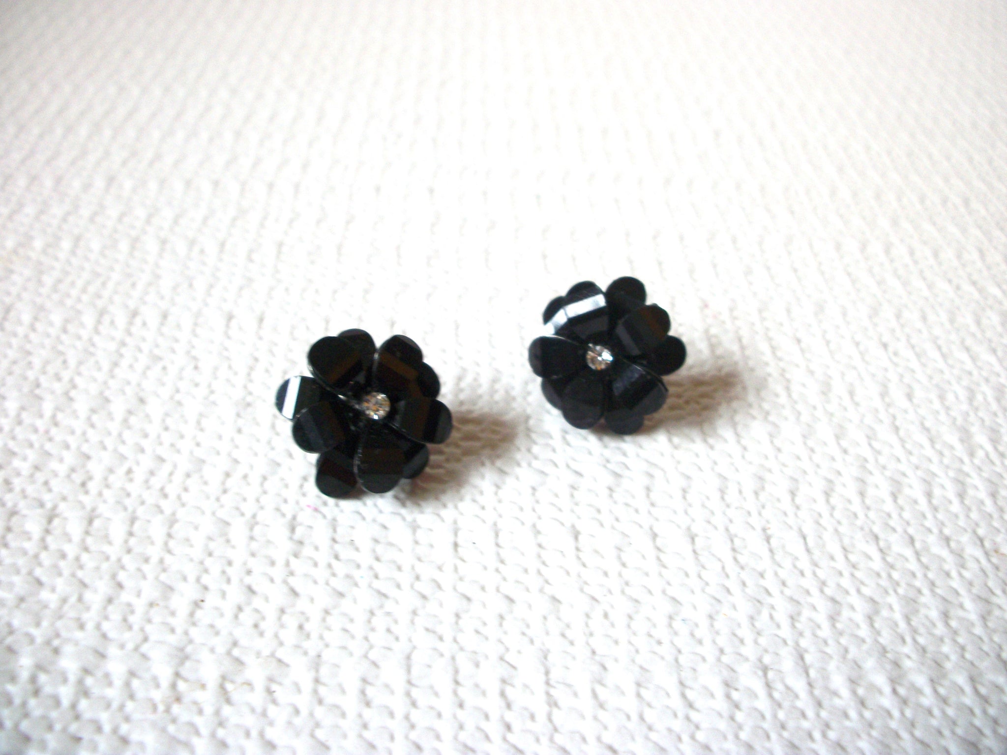 Retro Black Glass Flower Earrings 100820