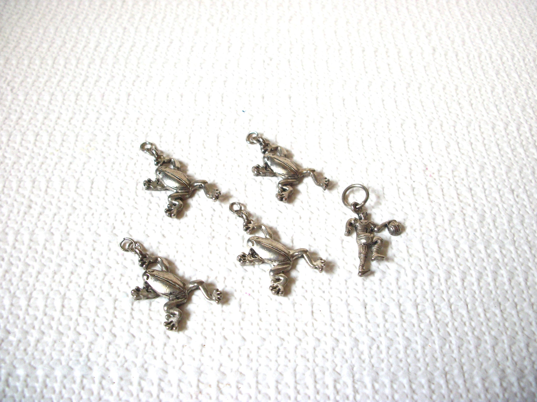 Vintage Frog Charms 100820