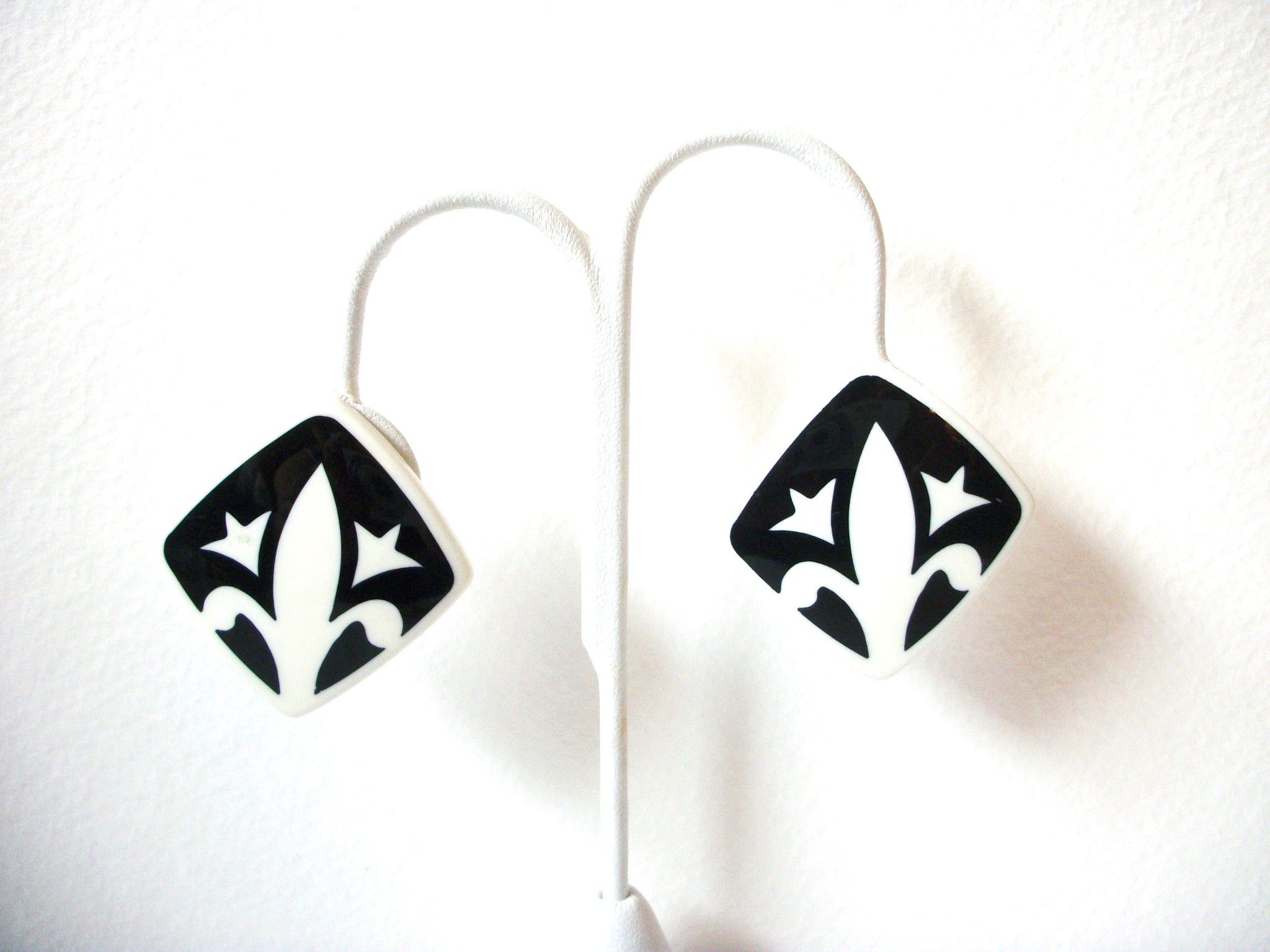 Retro Fleur De Lis Black White Earrings 100820