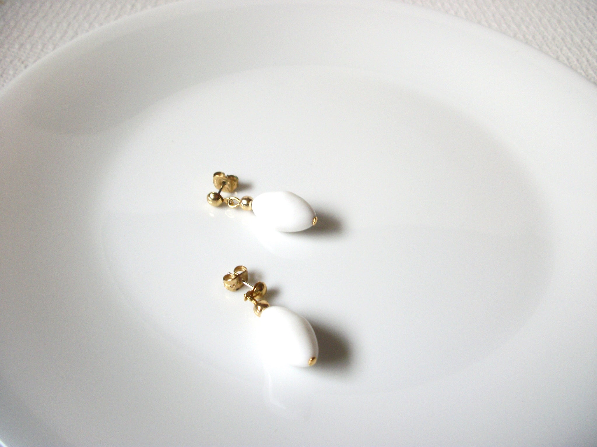 Retro White Earrings 100820