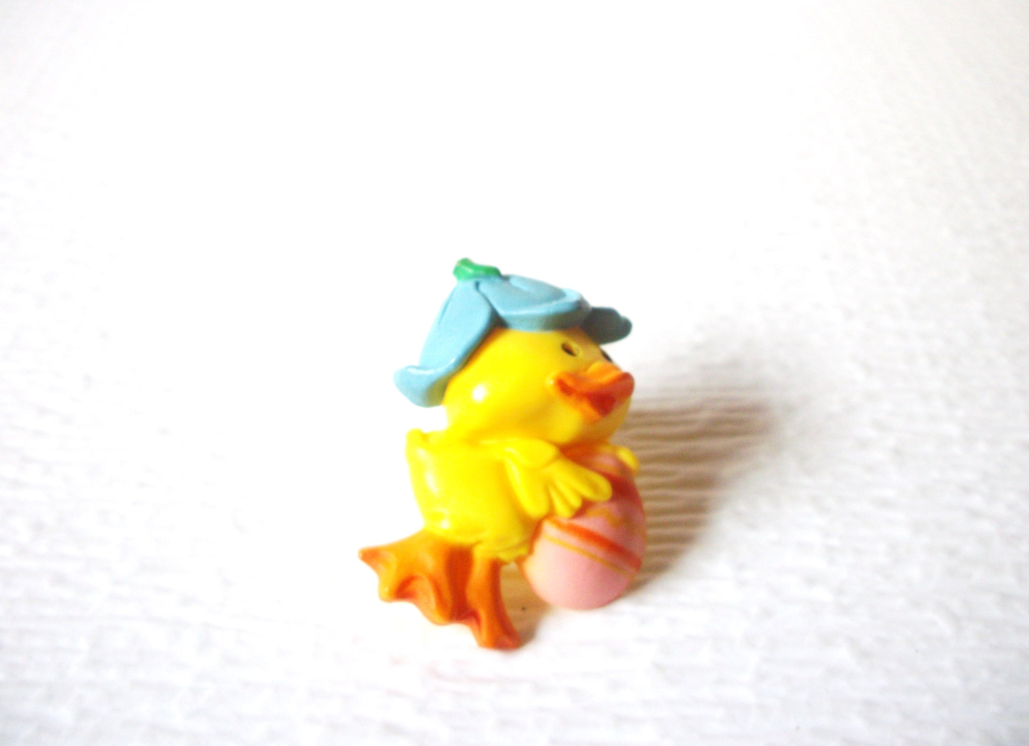 HALLMARK Little Chicken Plastic Brooch Pin 93017