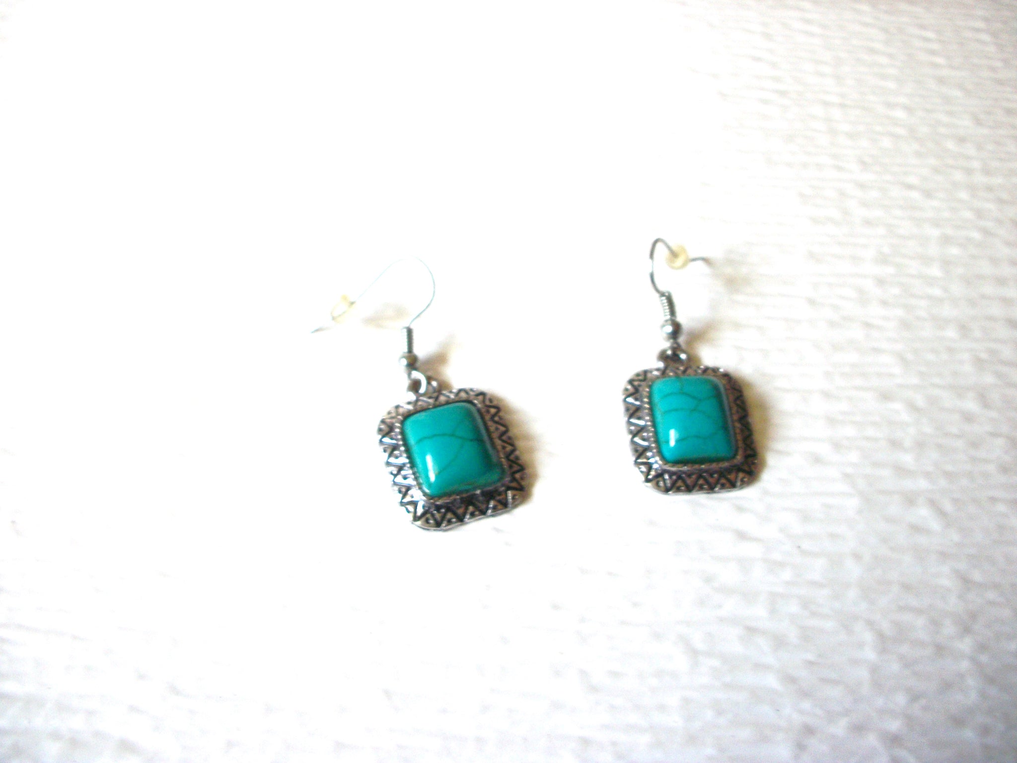 Retro Silver Toned Faux Turquoise Stone 1 Inch Dangle Earrings 62218