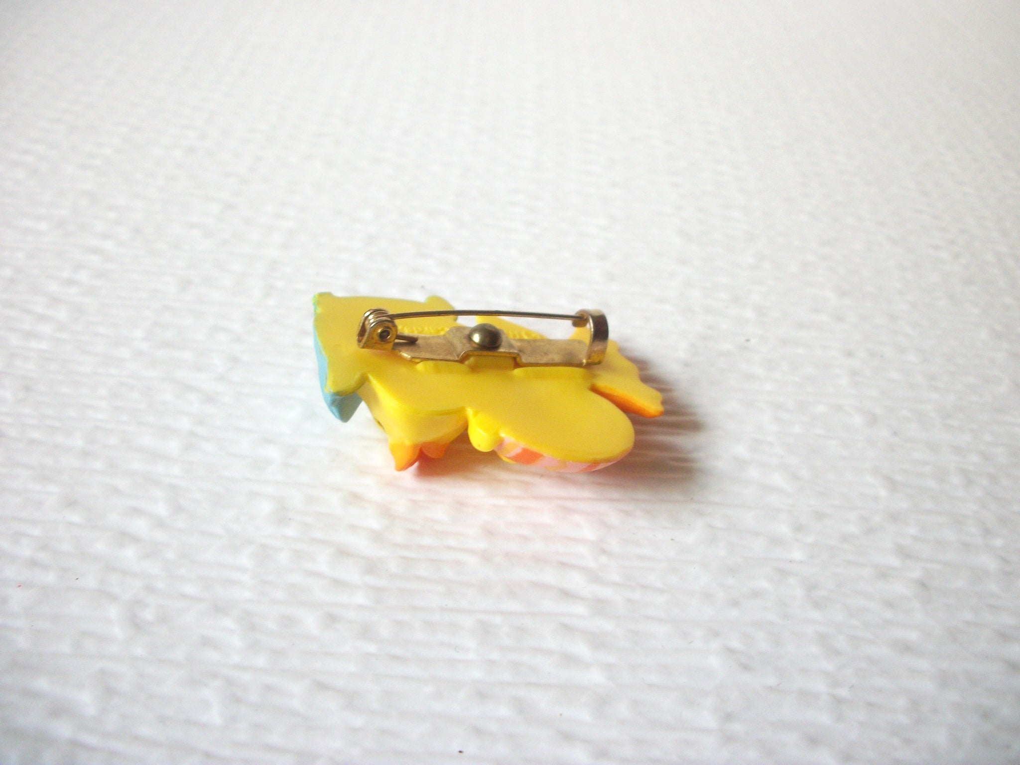 HALLMARK Little Chicken Plastic Brooch Pin 93017