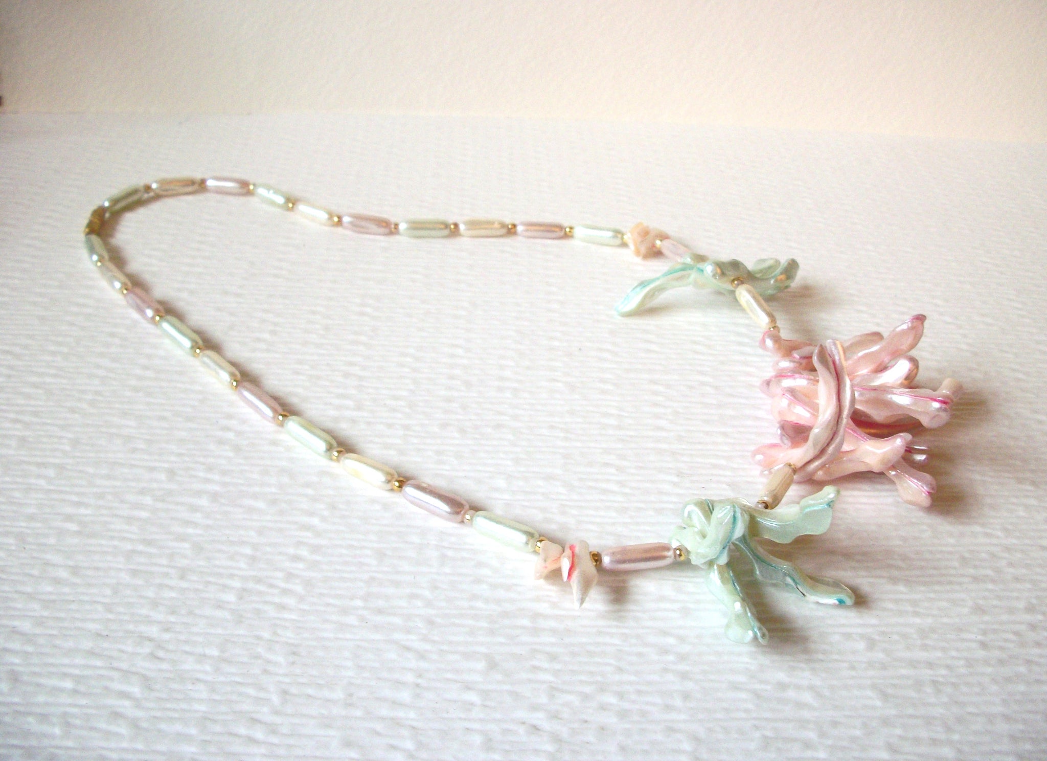 Vintage Pastel Shell Spears Mother Of Pearl 22 Inch Necklace 123016
