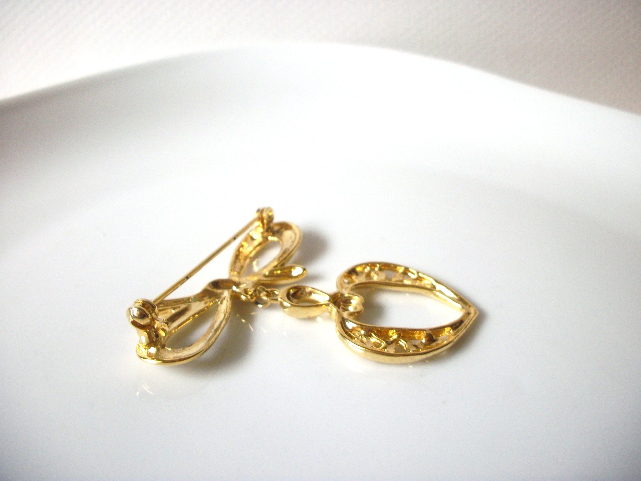 Vintage Gold Toned Heart Bow Tie Brooch Pin 92017