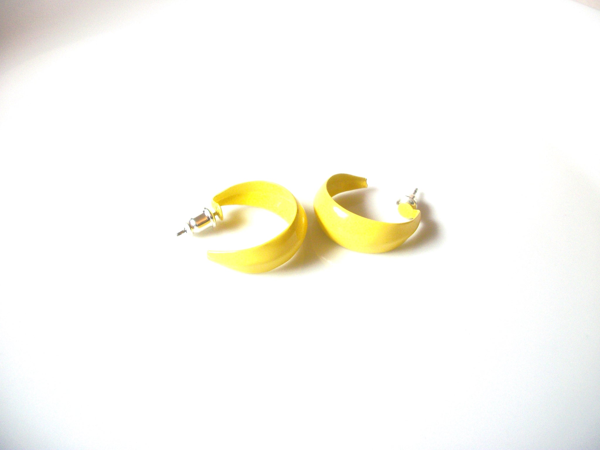 Retro Smaller Yellow Enameled Hoop Earrings 92117