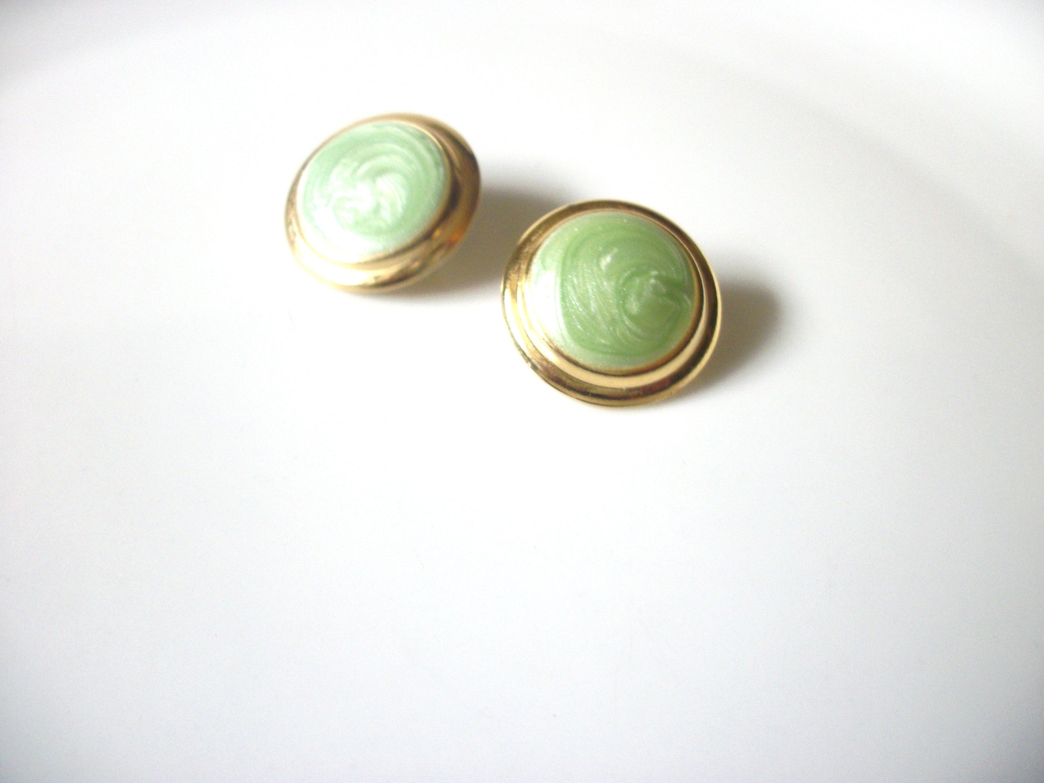 Vintage Gold Toned Round Pastel Green Dome Earrings 80417