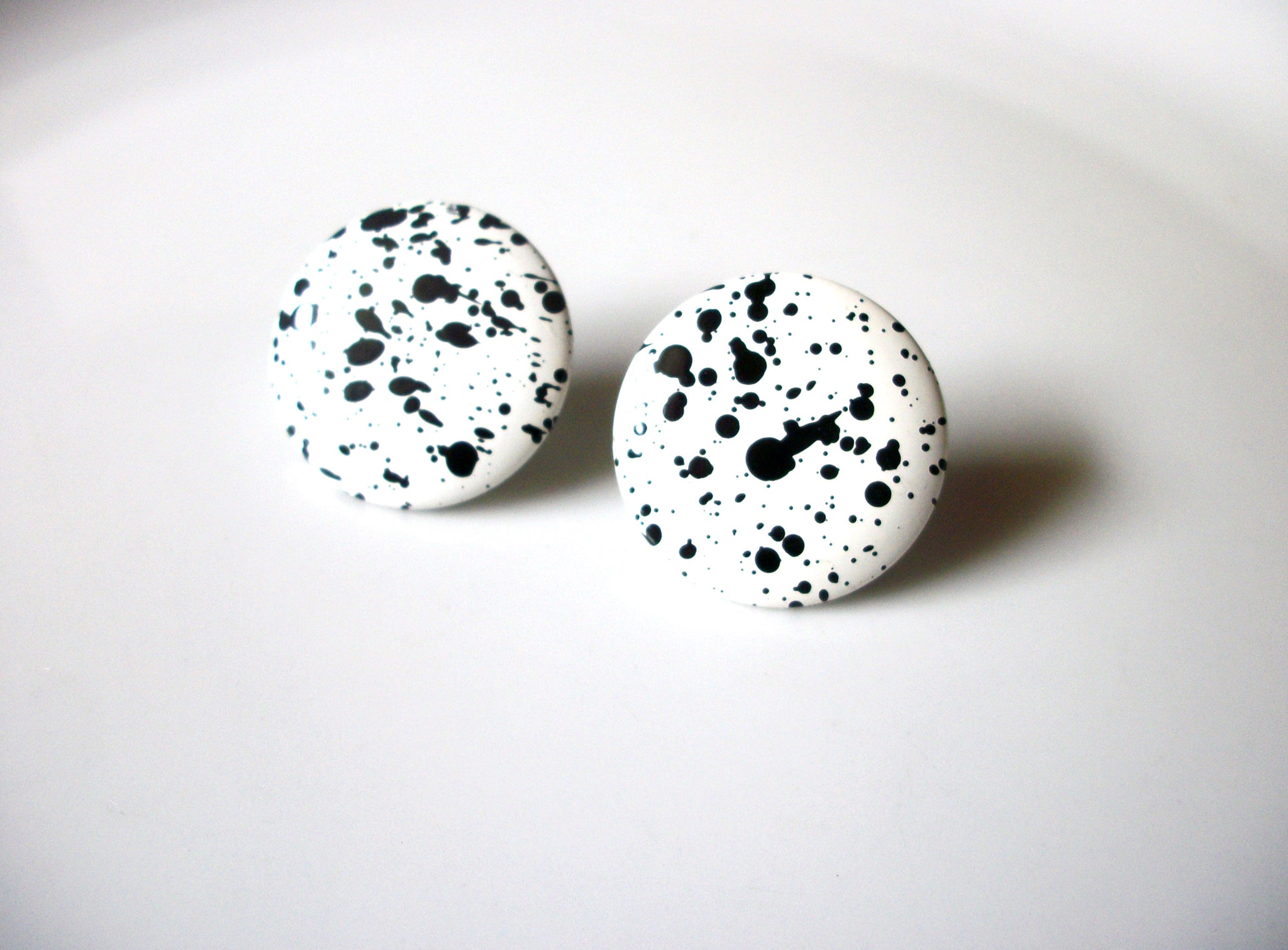 Retro Black White Speckled Earrings 92816