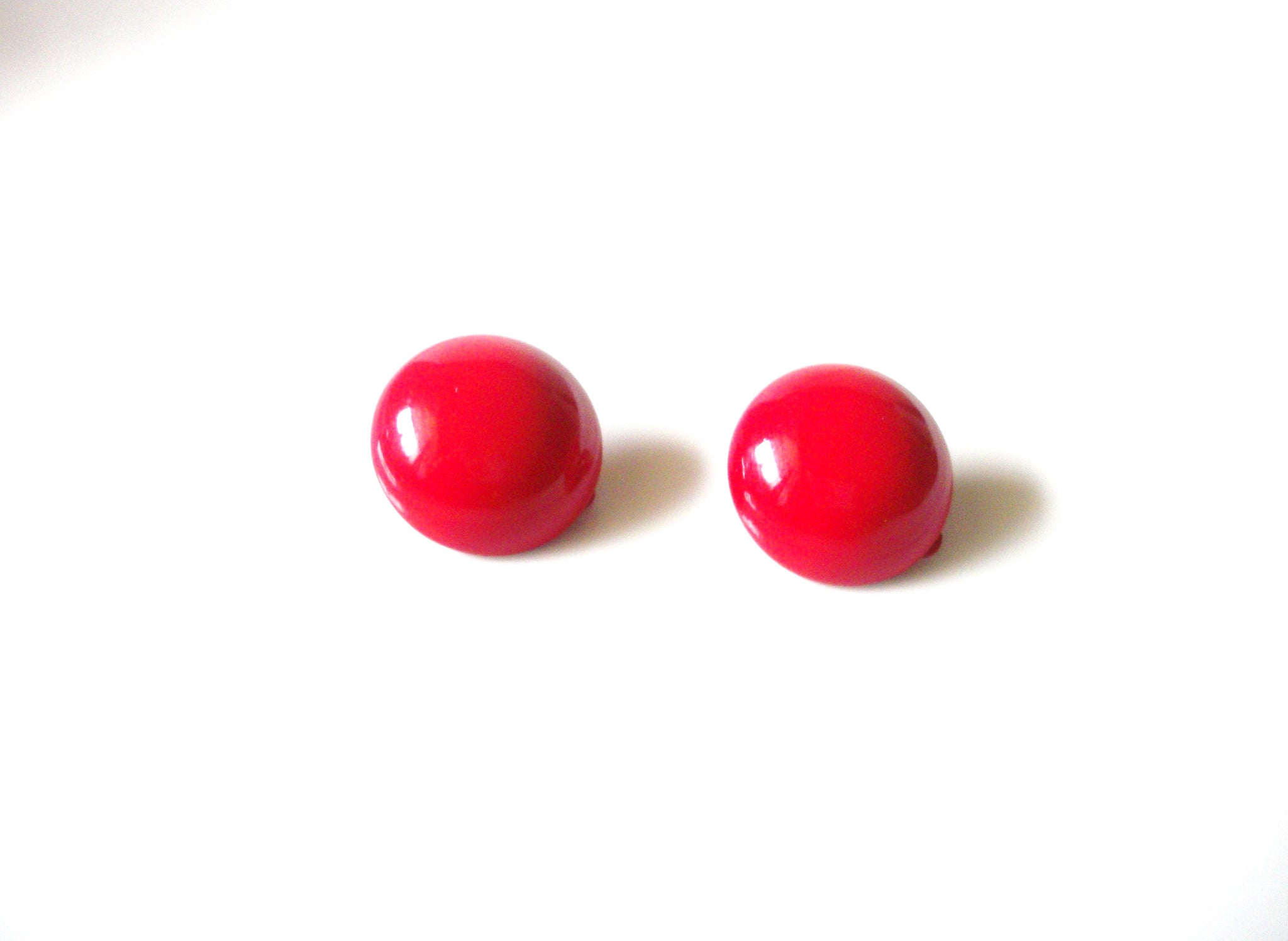 Retro Bright Red Smaller Clip On Earrings 92017