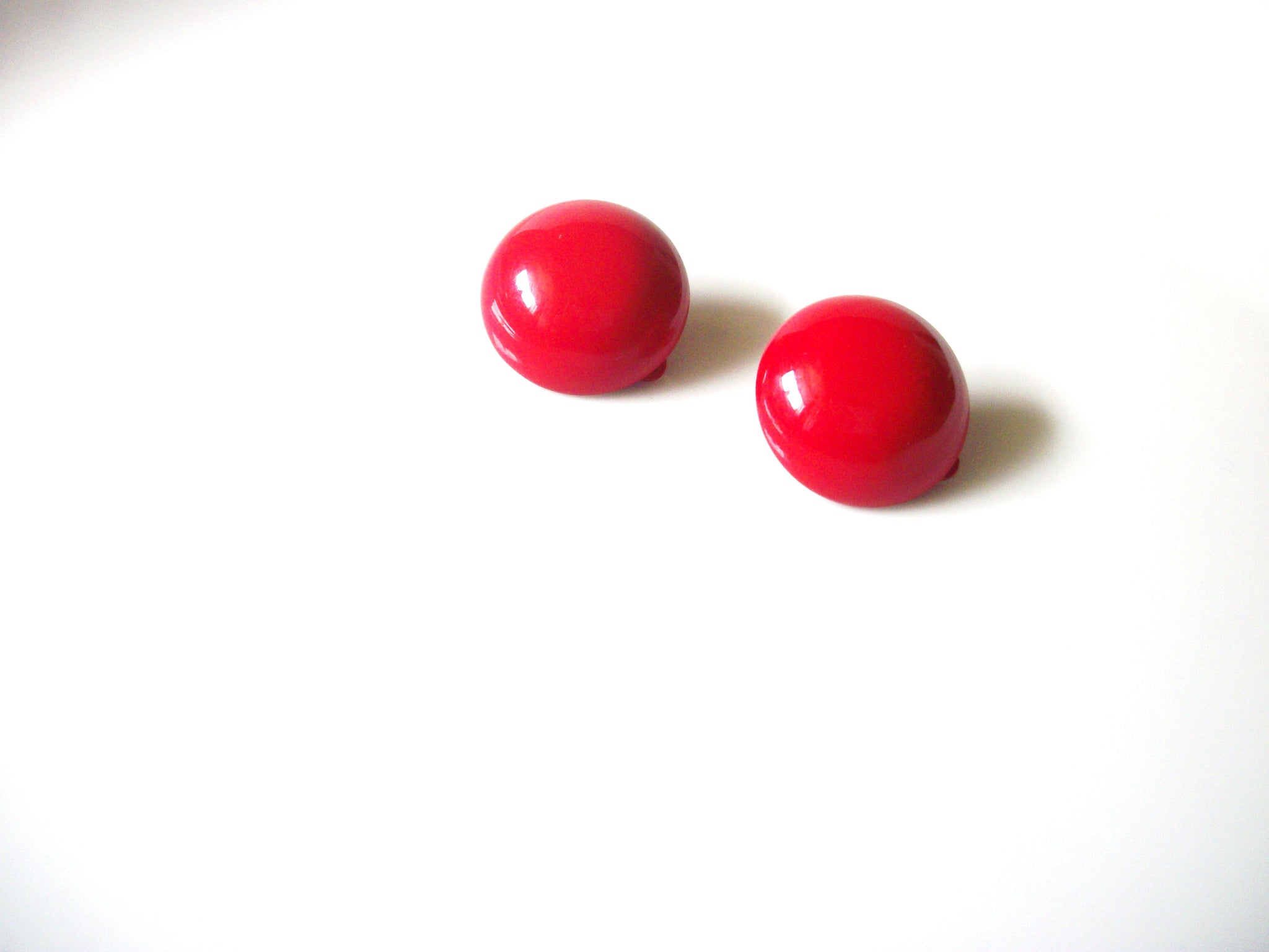 Retro Bright Red Smaller Clip On Earrings 92017