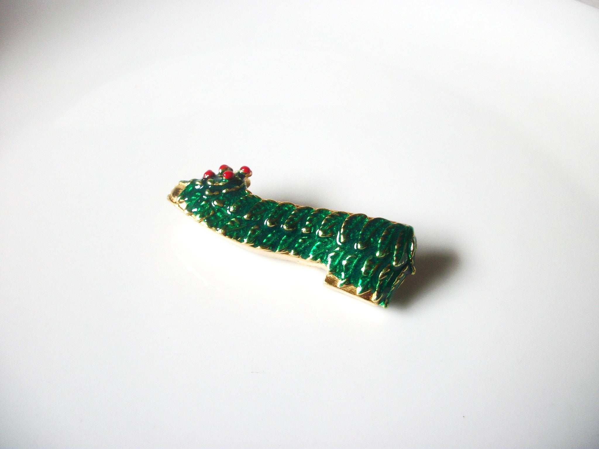 MMA Shoe Christmas Pin Enamel Holly Berry Metropolitan Museum 92117
