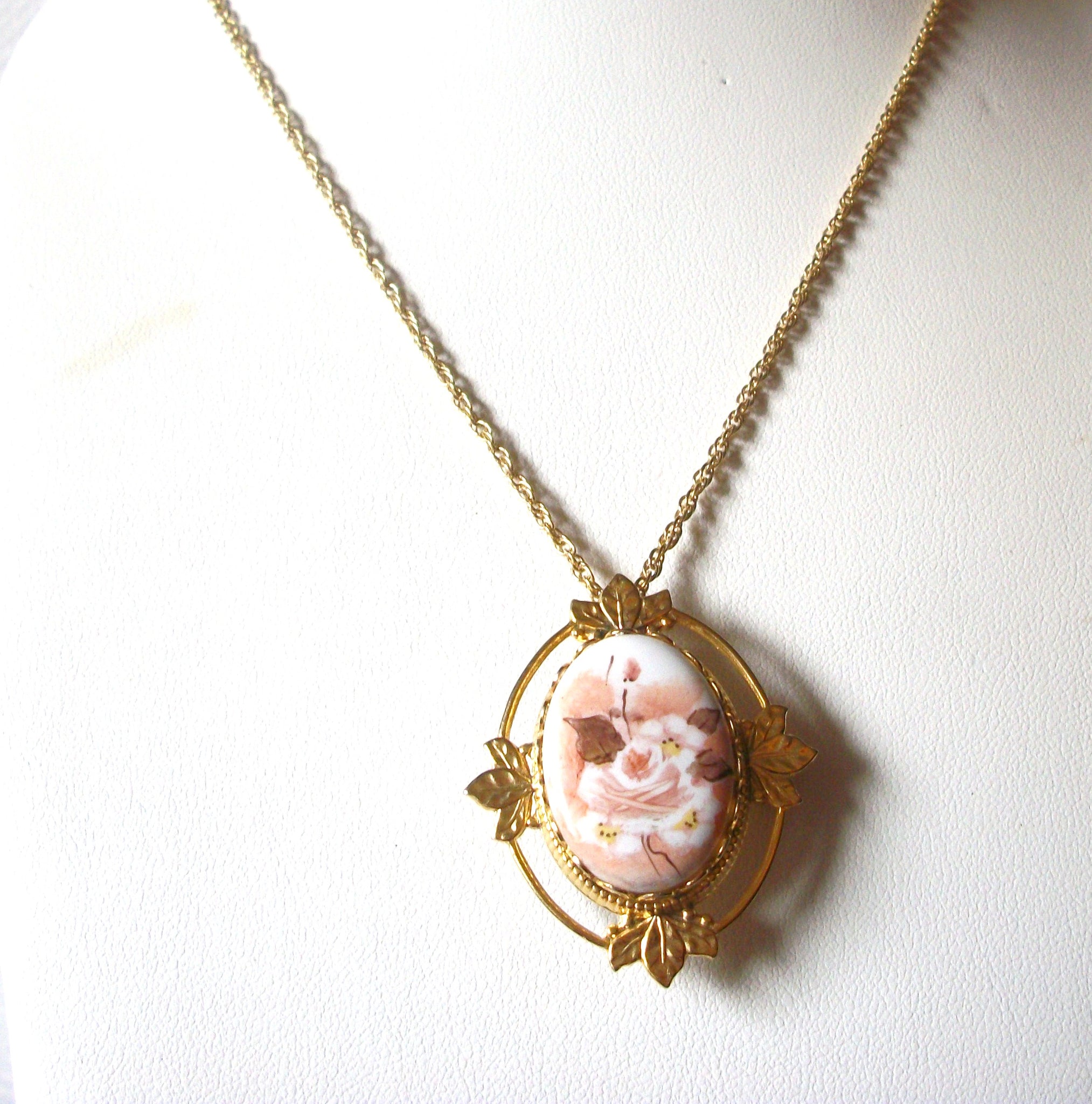 Romantic Gold Toned Limoge Glass Japanese Garden Flower Pendant Necklace 91617