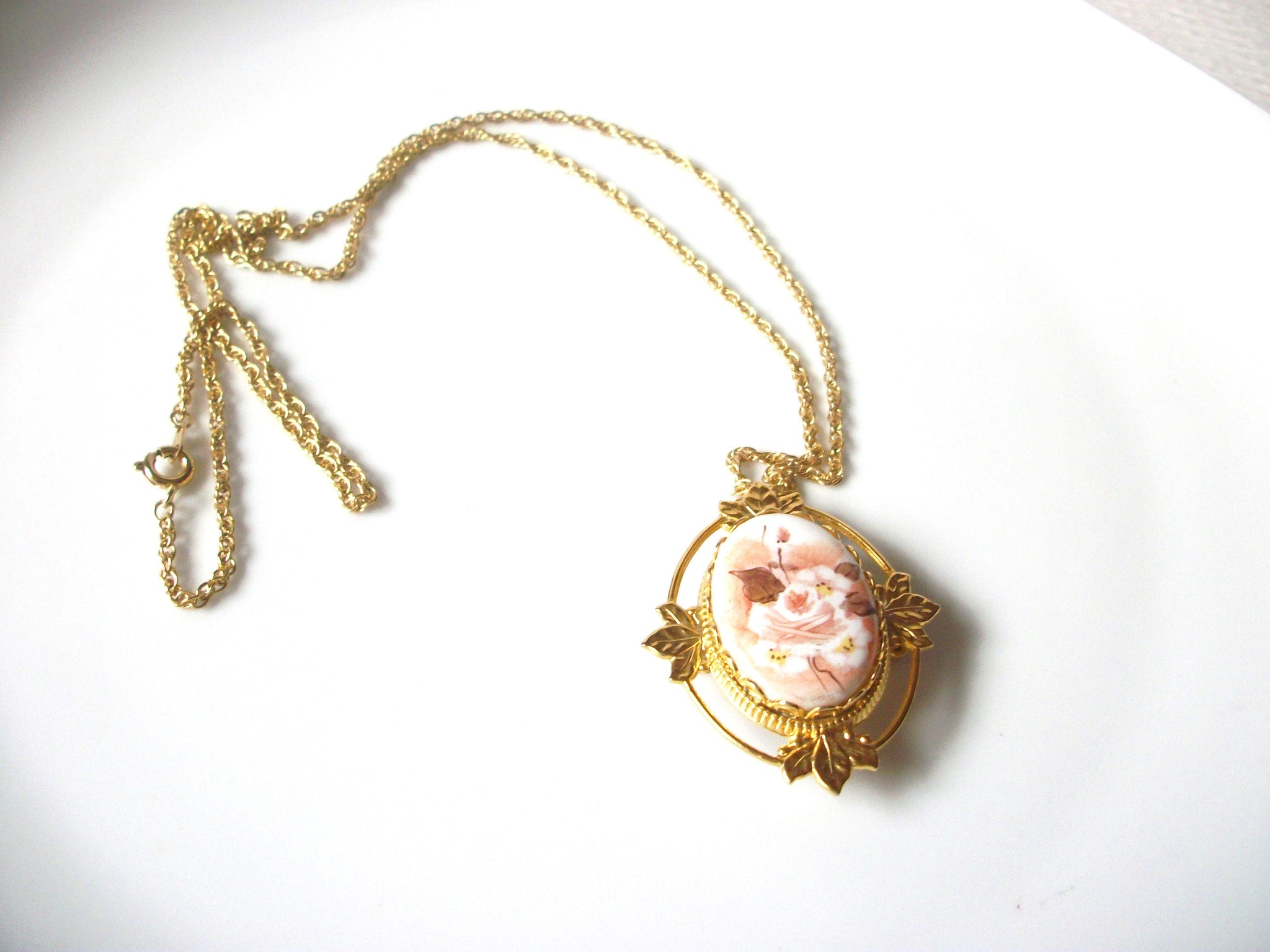 Romantic Gold Toned Limoge Glass Japanese Garden Flower Pendant Necklace 91617