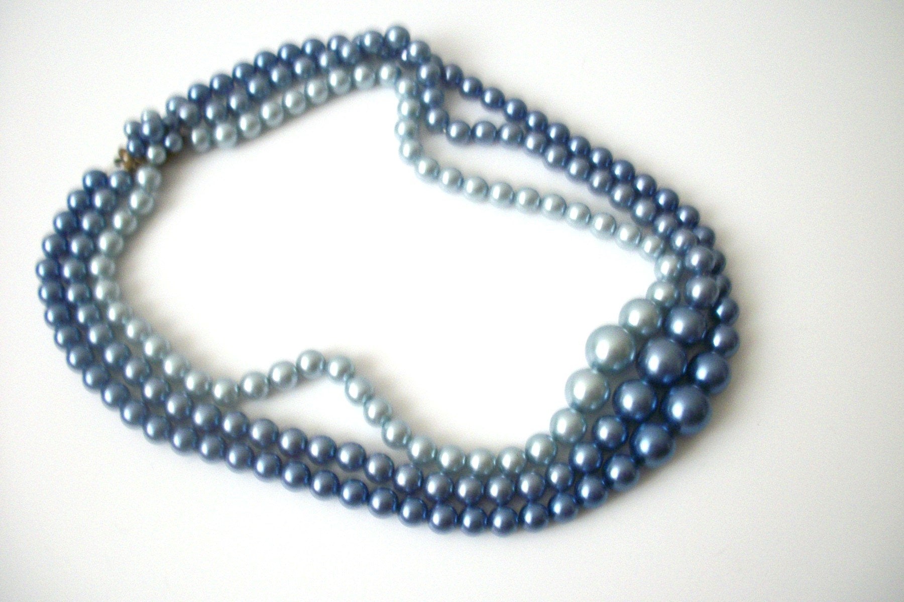 Vintage 1940s Lady Sings The Blues Gray Blue Metallic Faux Pearl Triple Strand Necklace 52018