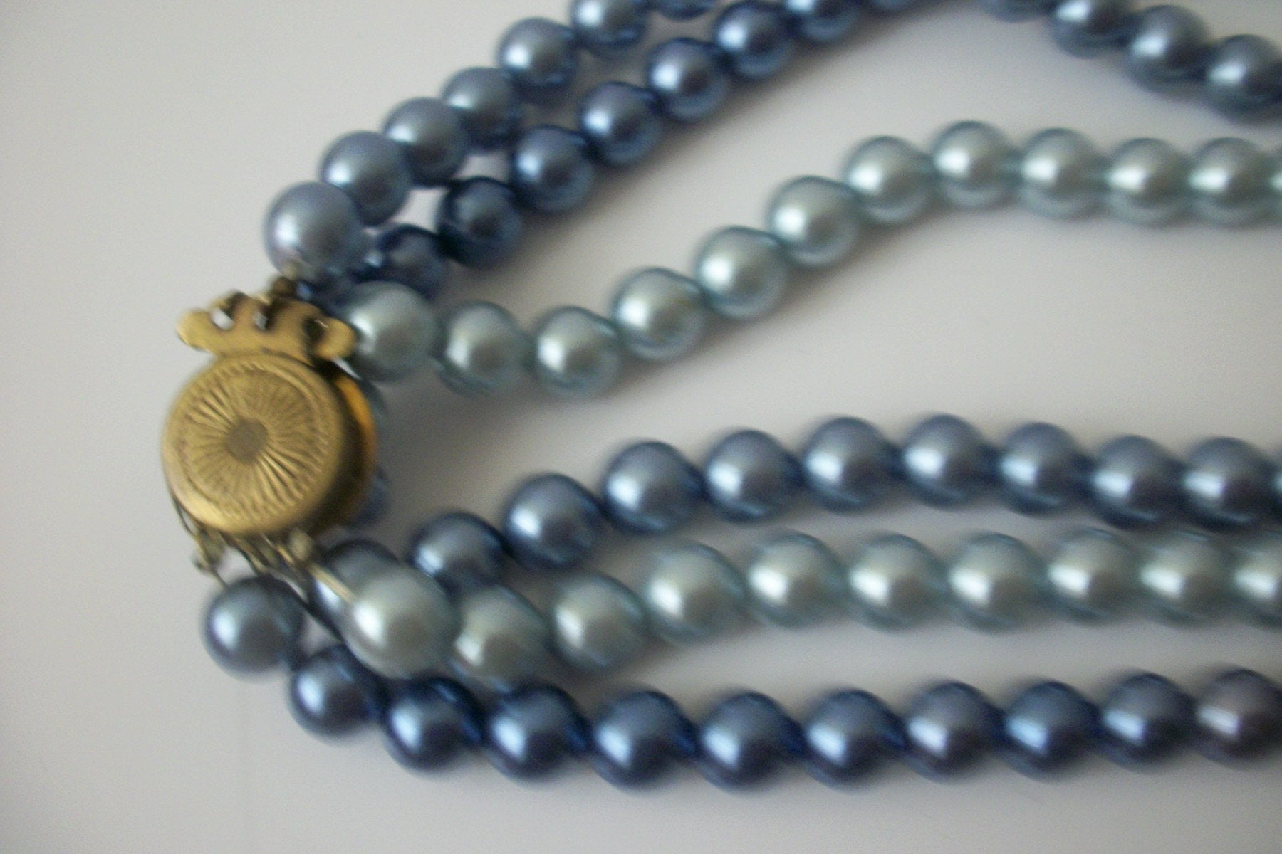 Vintage 1940s Lady Sings The Blues Gray Blue Metallic Faux Pearl Triple Strand Necklace 52018