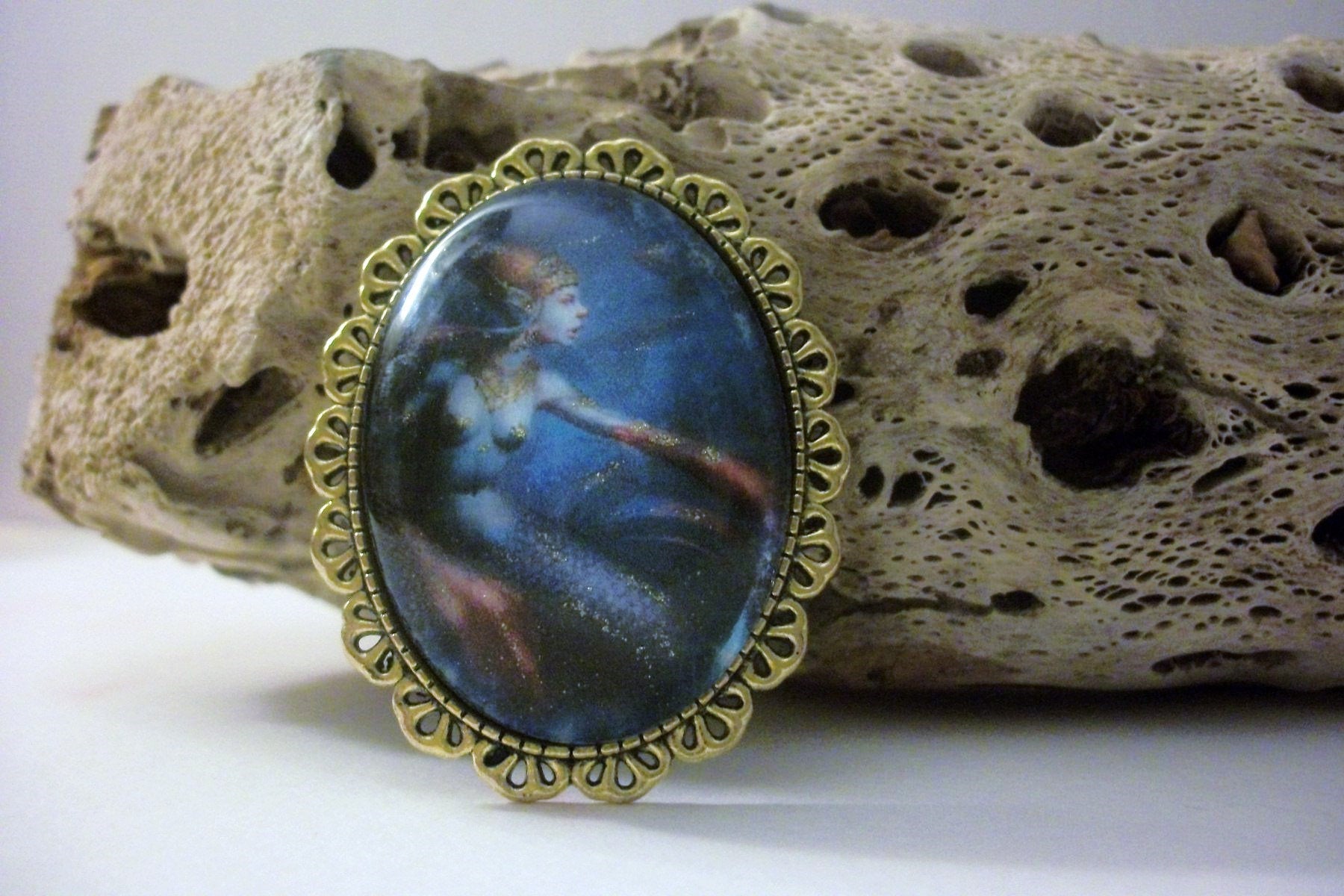 Beautiful Mermaid Glass Cabochon Pin 42118