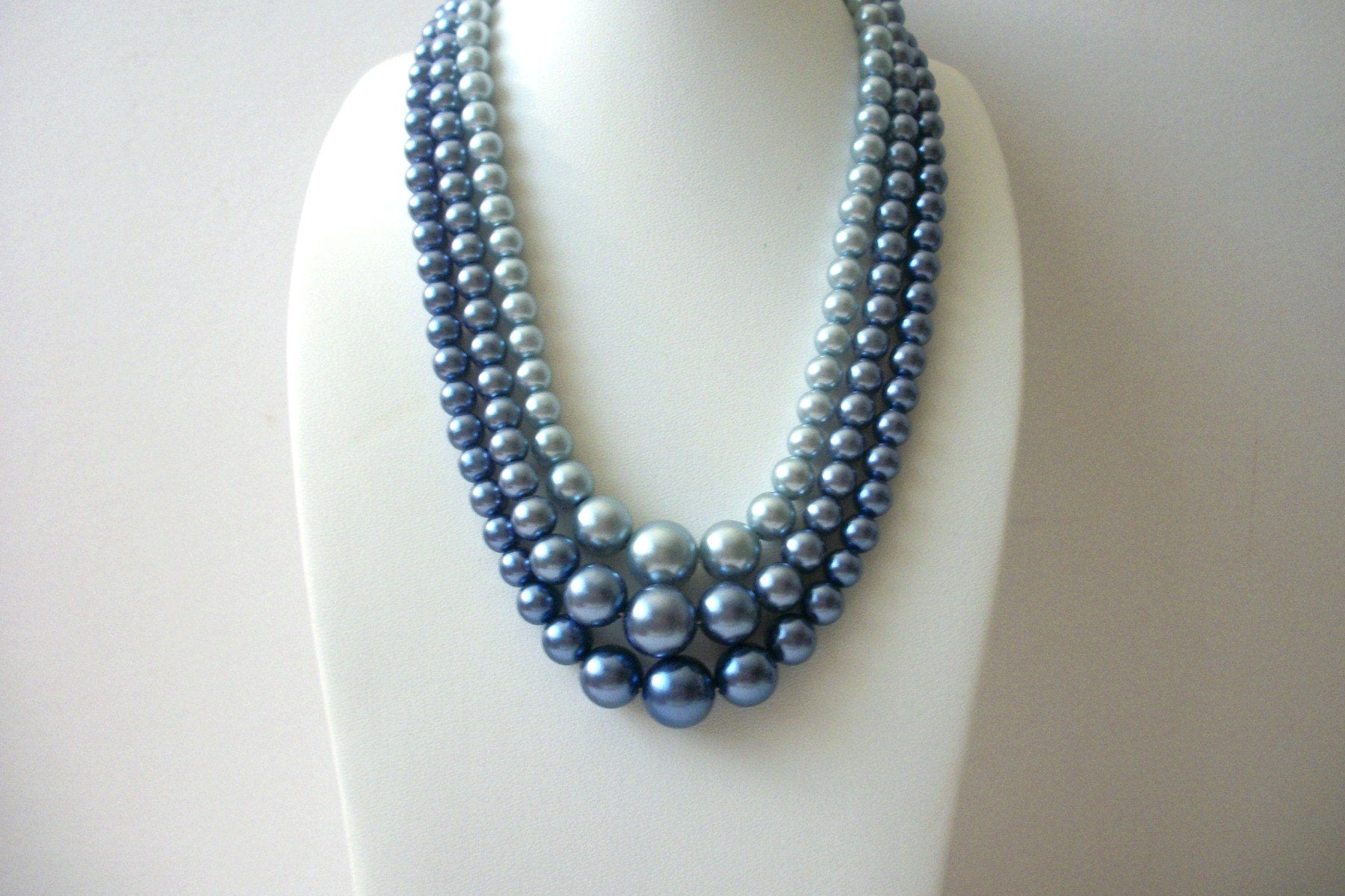 Vintage 1940s Lady Sings The Blues Gray Blue Metallic Faux Pearl Triple Strand Necklace 52018