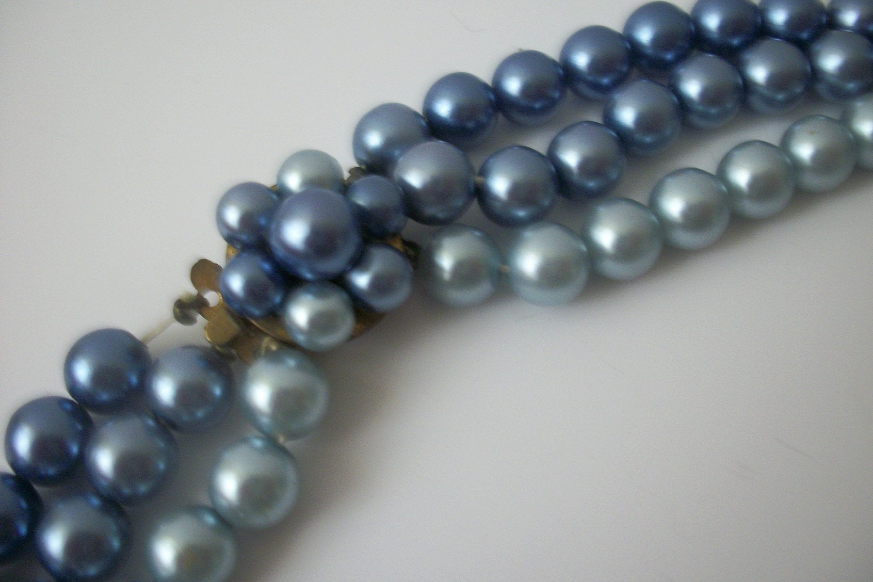 Vintage 1940s Lady Sings The Blues Gray Blue Metallic Faux Pearl Triple Strand Necklace 52018