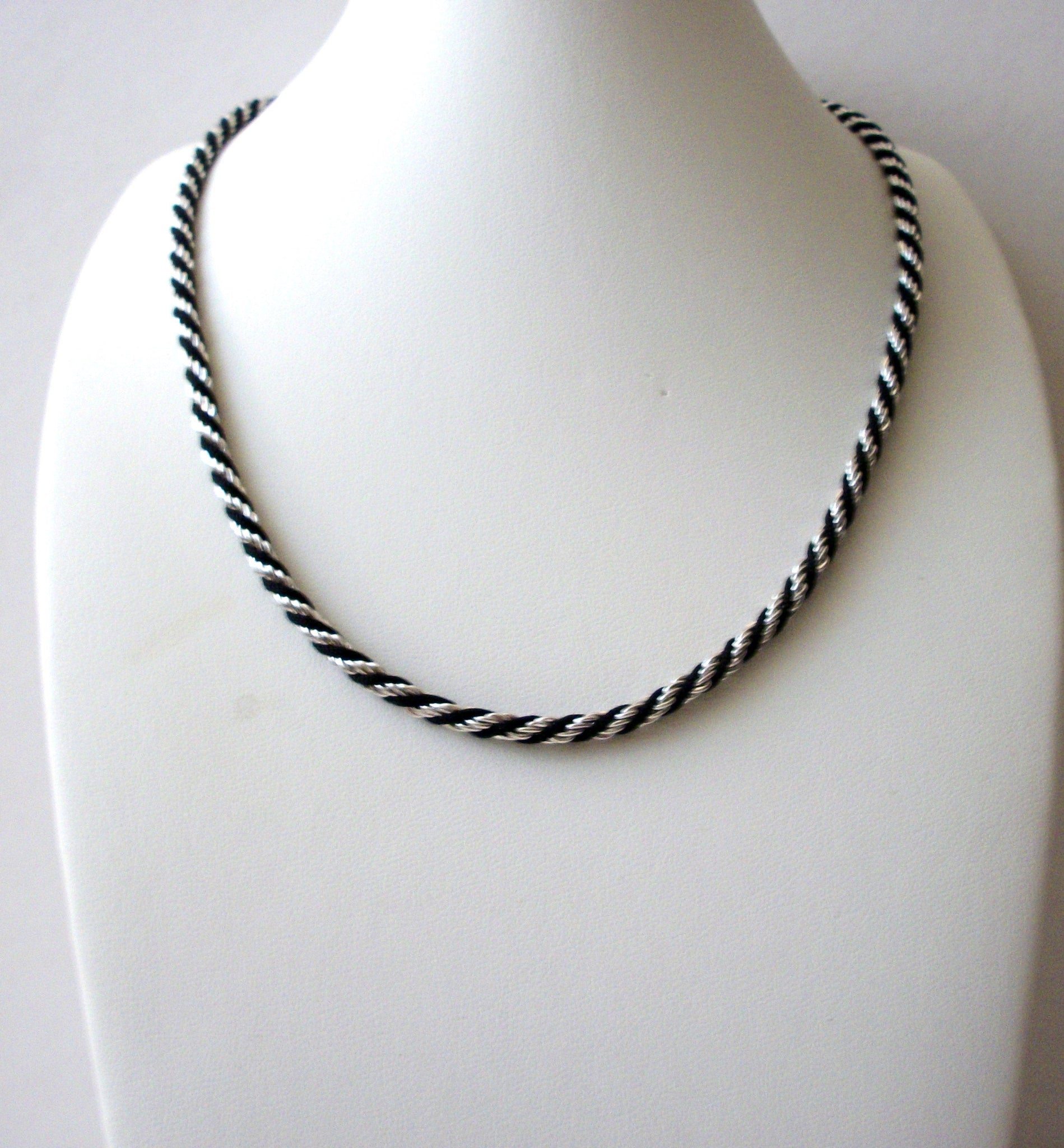 Vintage TRIFARI Silver Black Necklace 71218