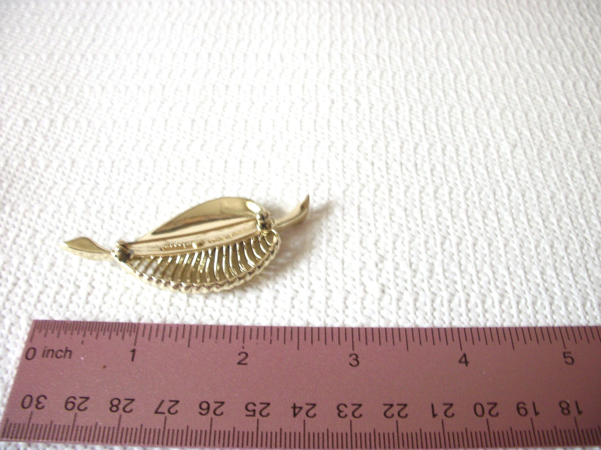 Vintage MARBOUX Pale Gold Tone Leaf Brooch Pin 71218Z