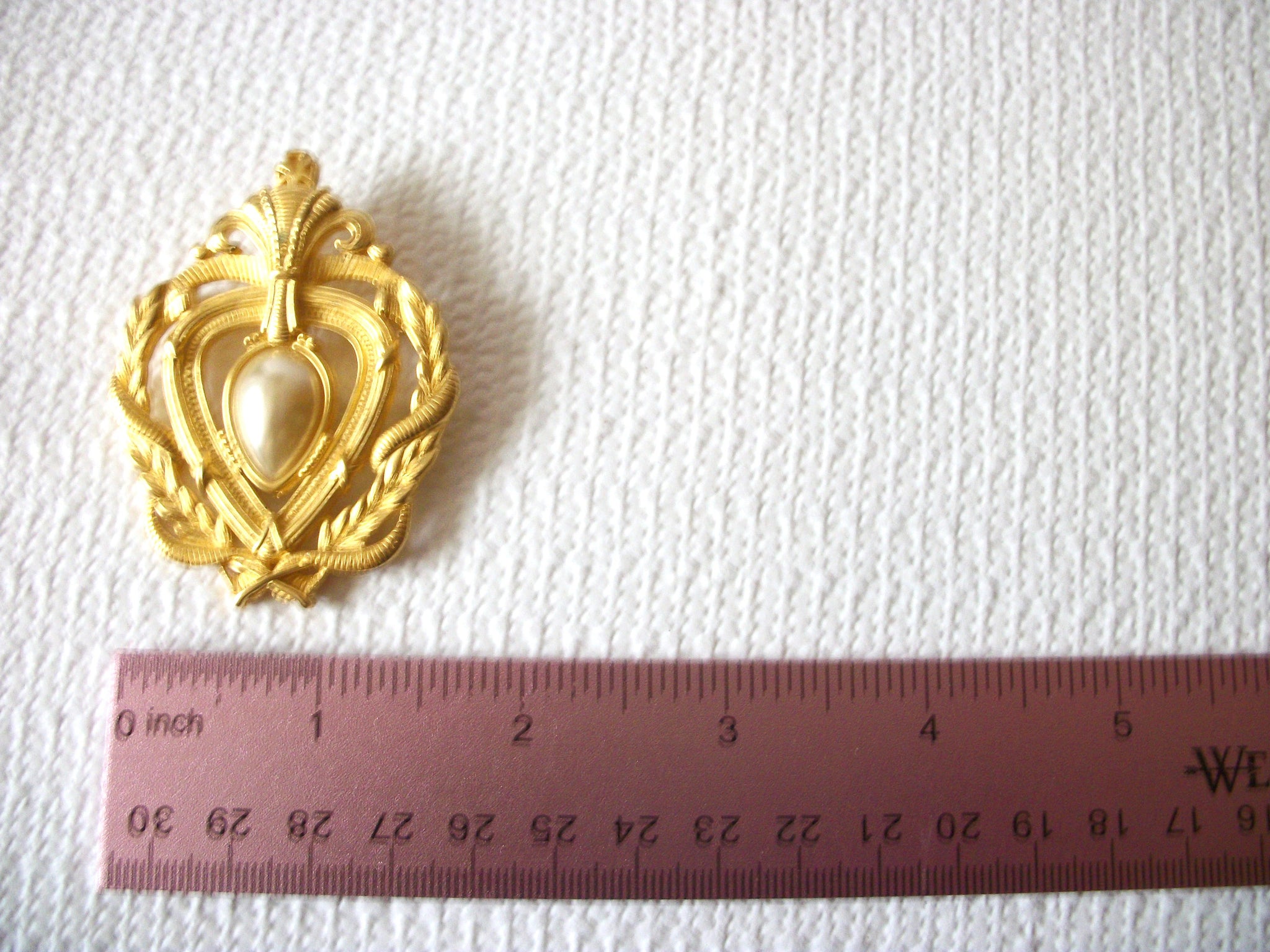 PAQUETTE Stamped Gold Tone Royal Faux Pearl Pin 71218T