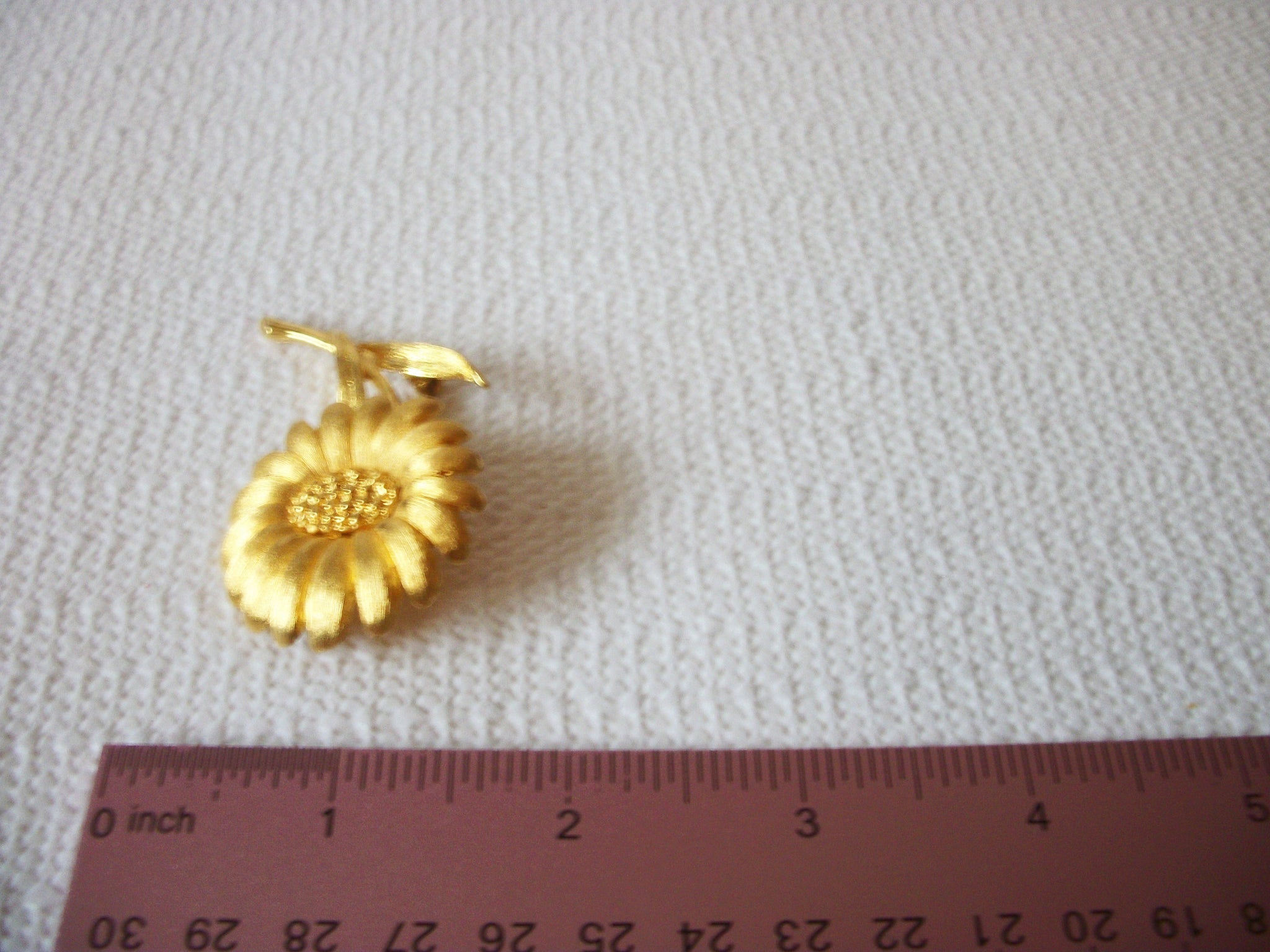 Vintage Gold Toned Flower Pin 71218T